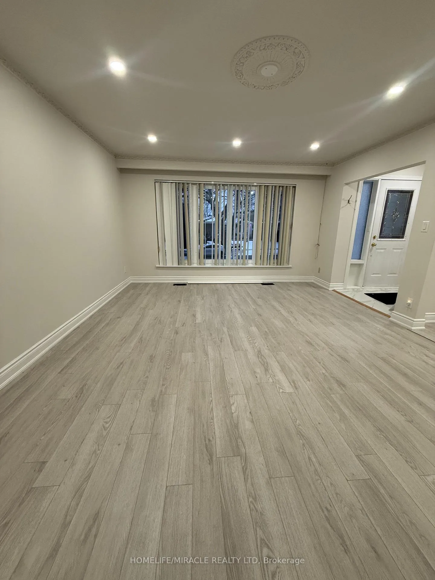 Photo 5 of 6 Strathavon Drive, Etobicoke, Mount Olive-Silverstone-Jamestown — HOMEH
