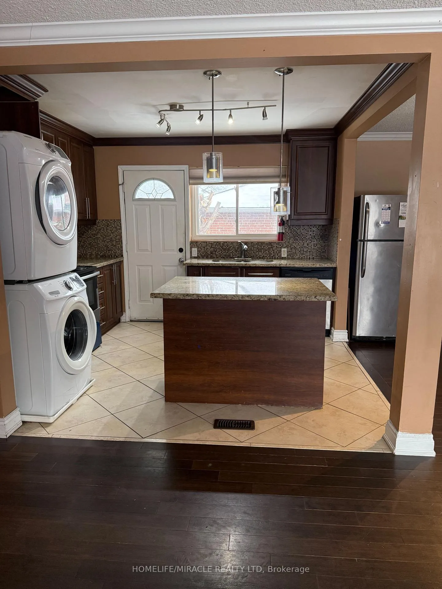 Photo 2 of 26 Alexandria Crescent, Brampton, Avondale — HOMEH