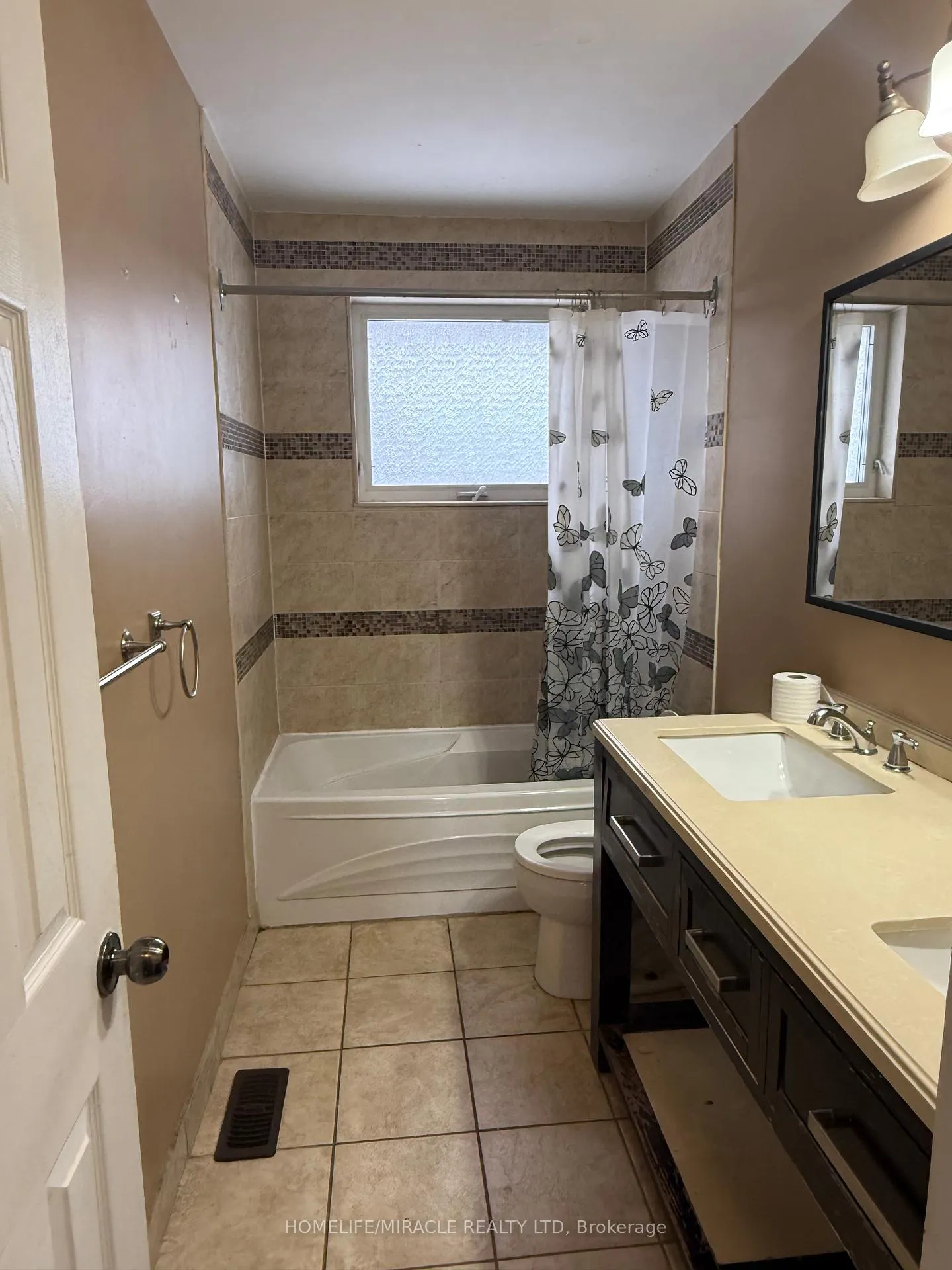 Photo 4 of 26 Alexandria Crescent, Brampton, Avondale — HOMEH