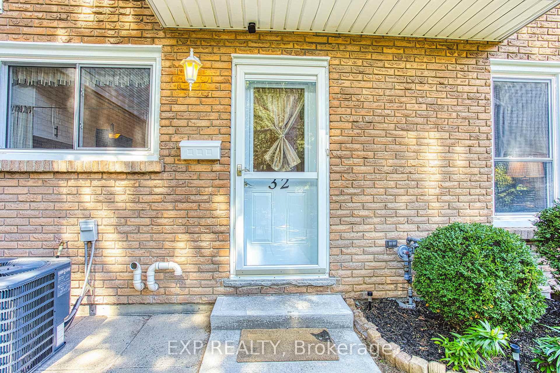 Photo 3 of Unit 32, 151 Parnell Road, St. Catharines, Vine/Linwell — HOMEH