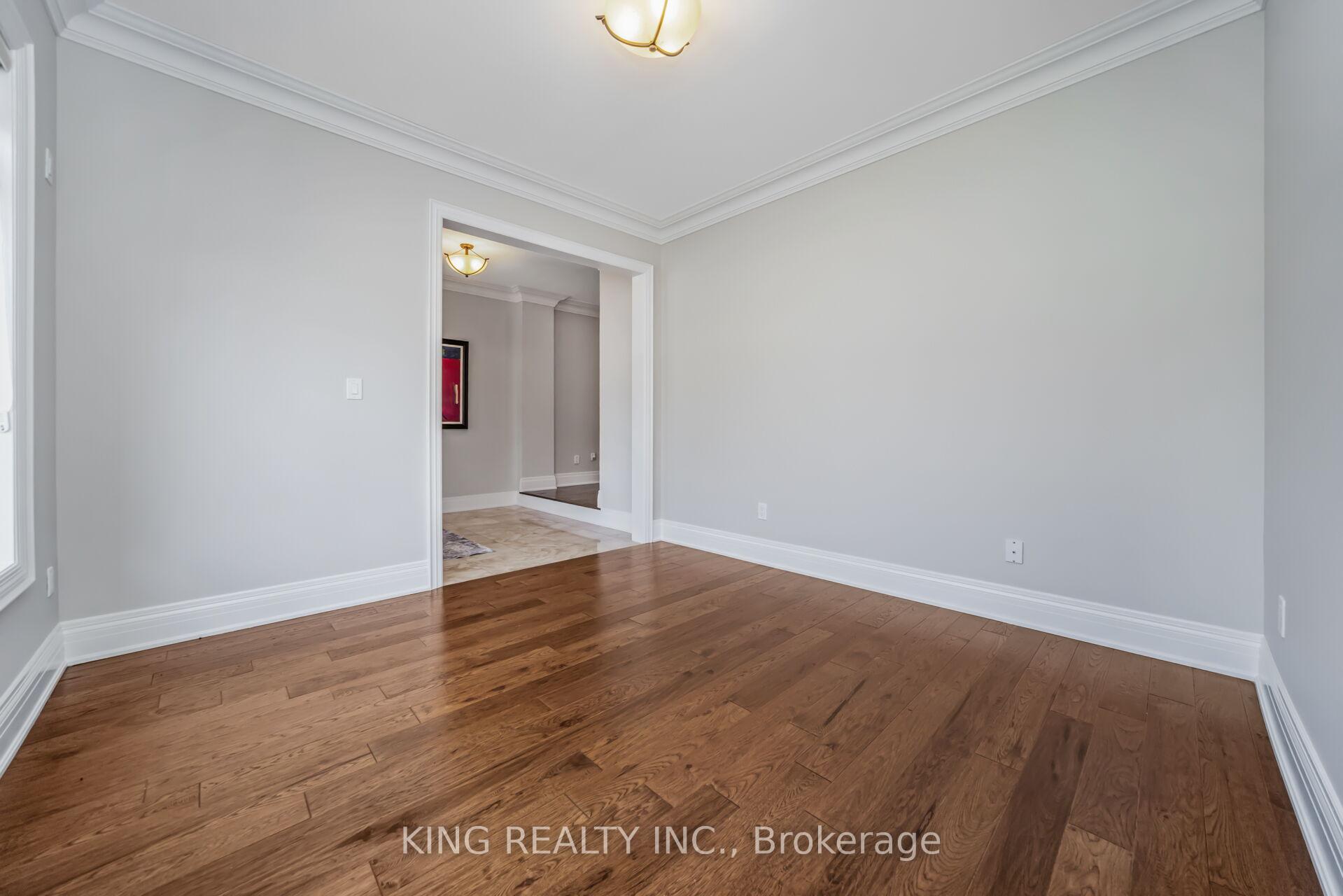Photo 7 of 136 Coastline Drive, Brampton, Bram West — HOMEH
