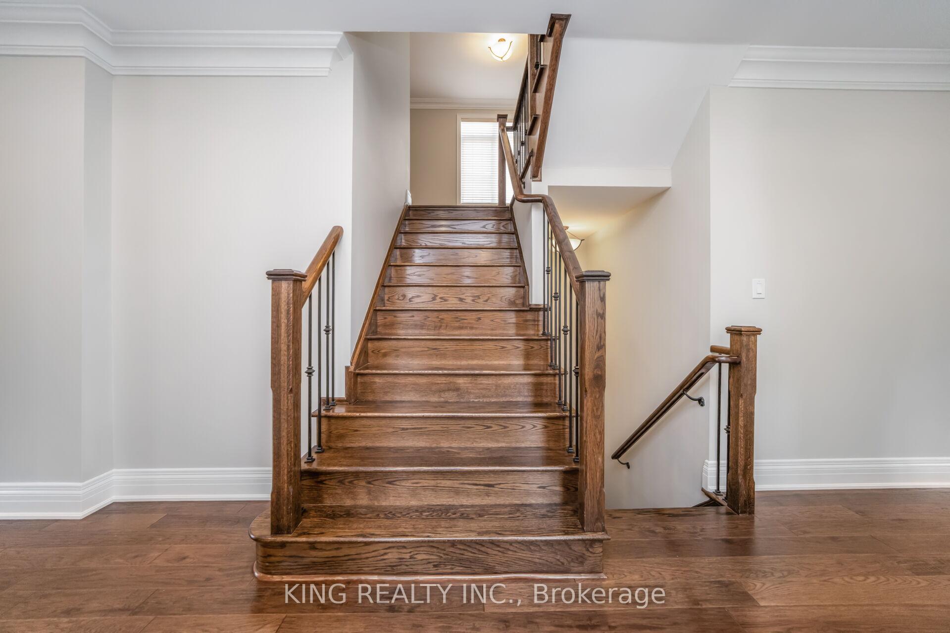 Photo 11 of 136 Coastline Drive, Brampton, Bram West — HOMEH