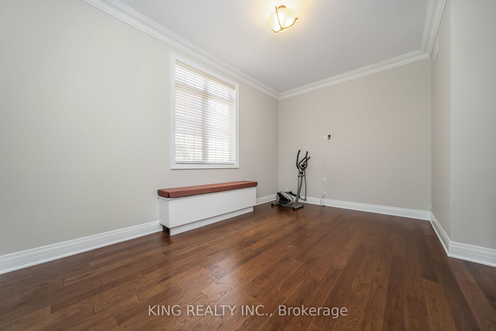 Photo 9 of 136 Coastline Drive, Brampton, Bram West — HOMEH