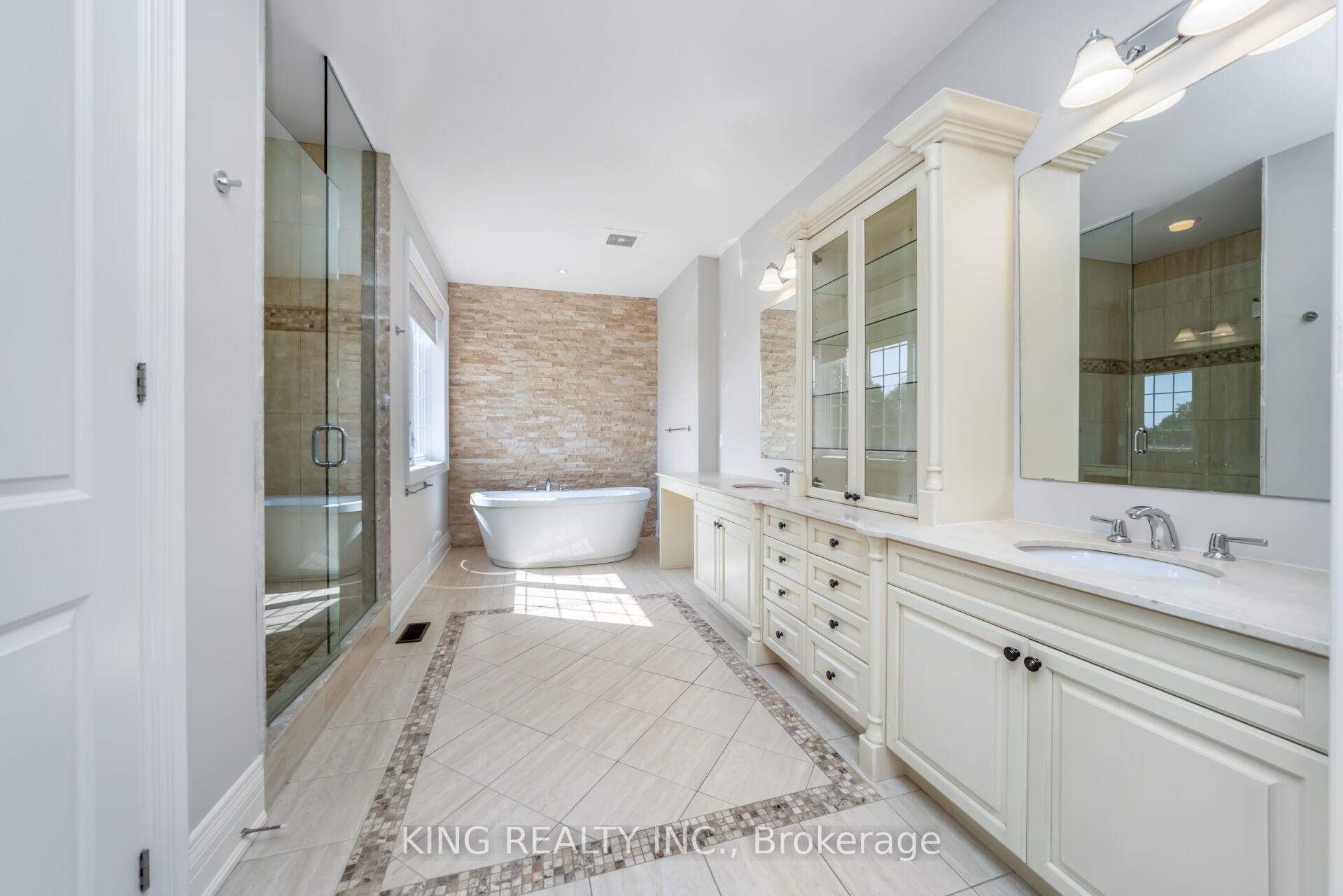 Photo 13 of 136 Coastline Drive, Brampton, Bram West — HOMEH