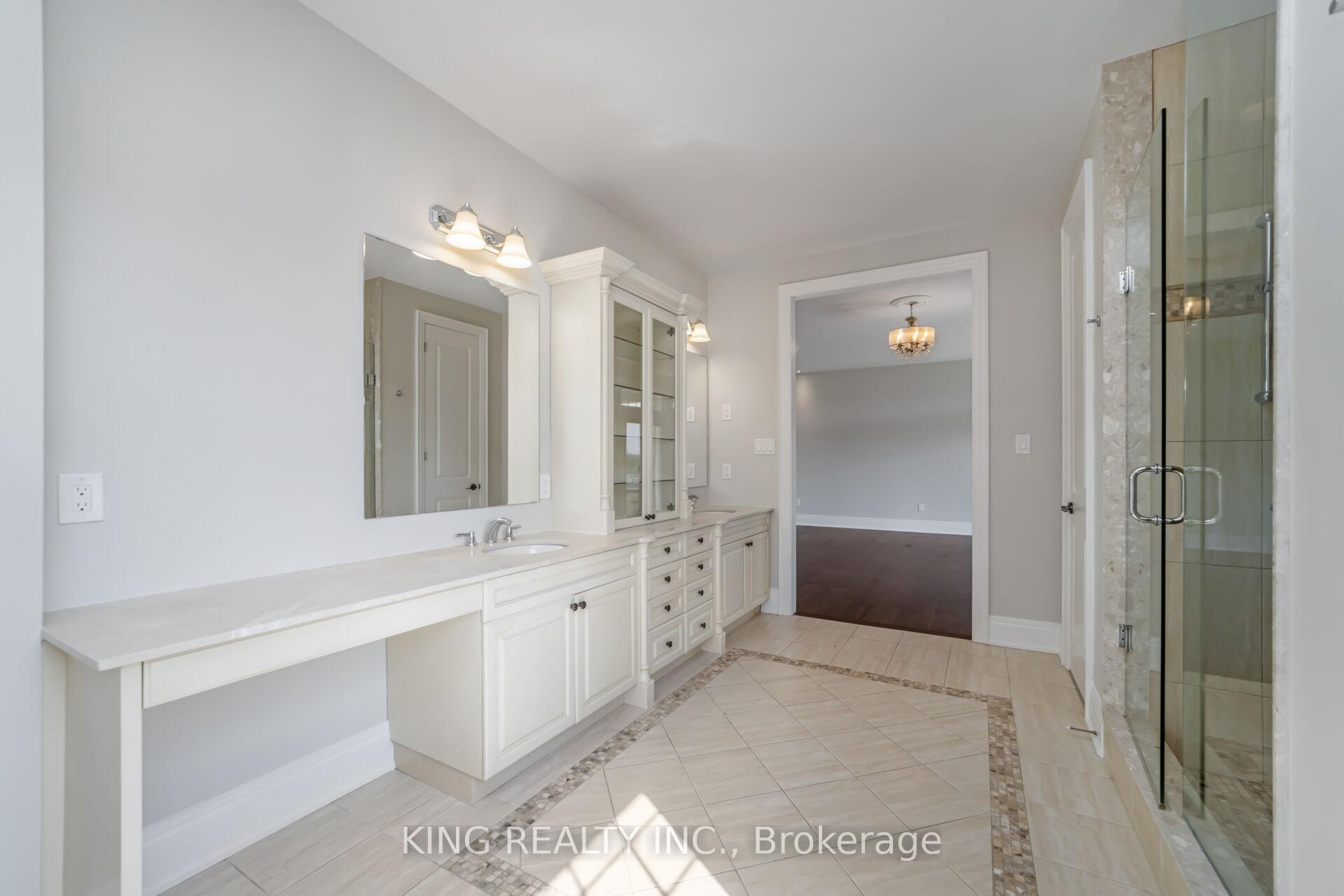 Photo 17 of 136 Coastline Drive, Brampton, Bram West — HOMEH