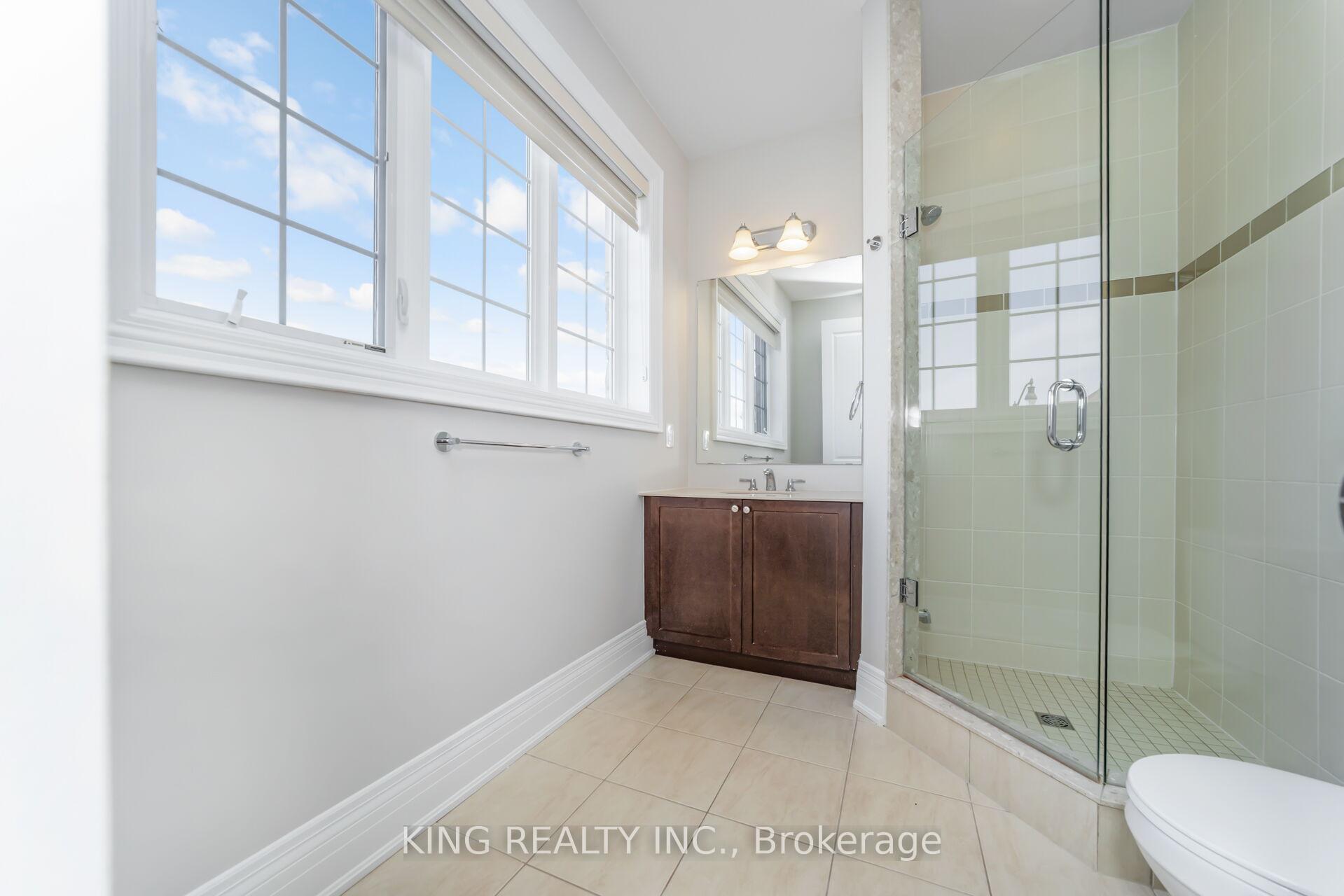 Photo 15 of 136 Coastline Drive, Brampton, Bram West — HOMEH