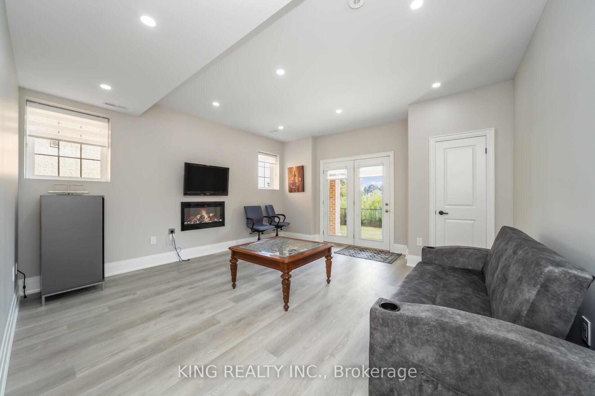 Photo 28 of 136 Coastline Drive, Brampton, Bram West — HOMEH