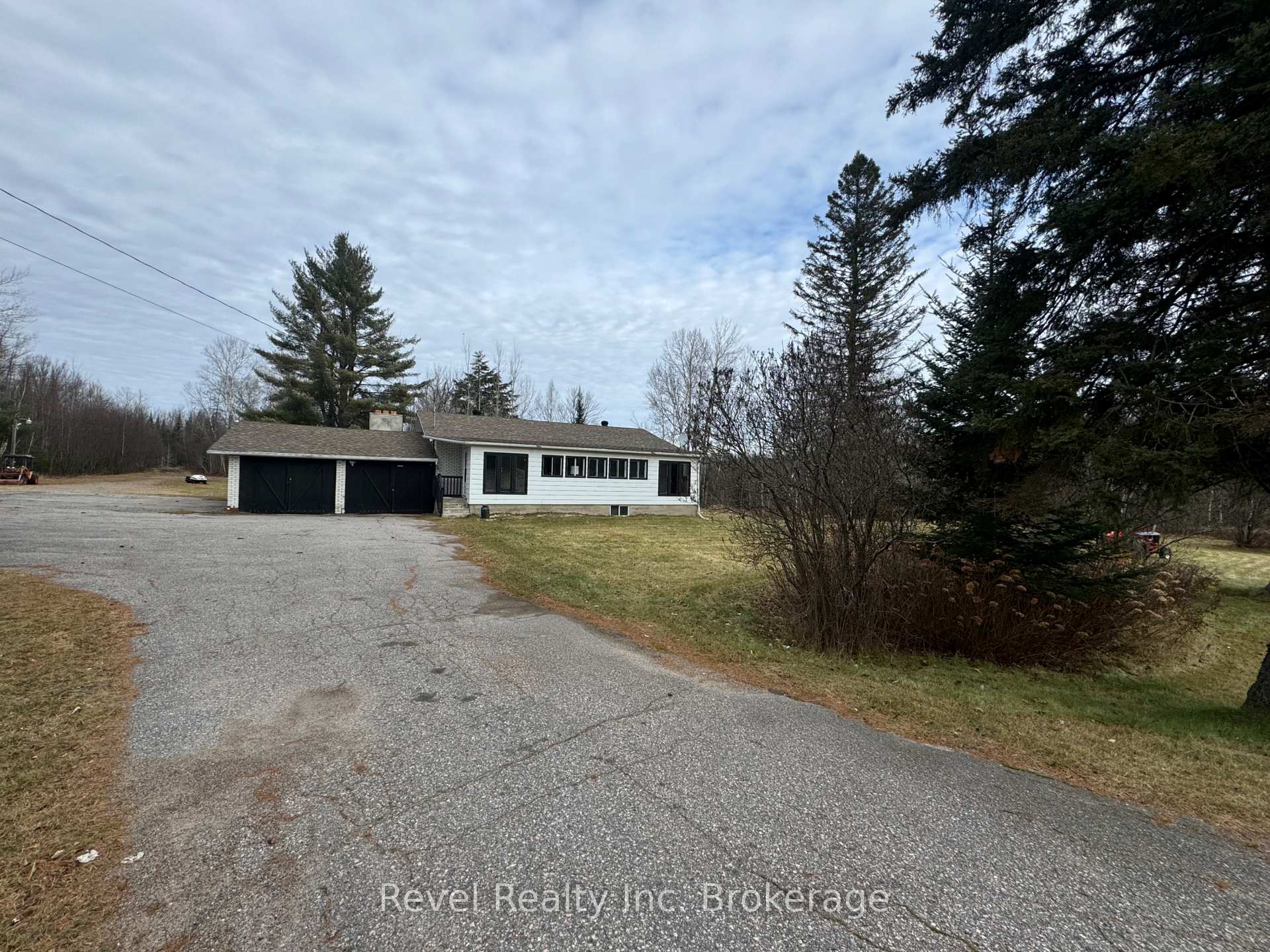 Photo 2 of 3877 17 Highway E, Papineau-Cameron, Papineau Cameron — HOMEH
