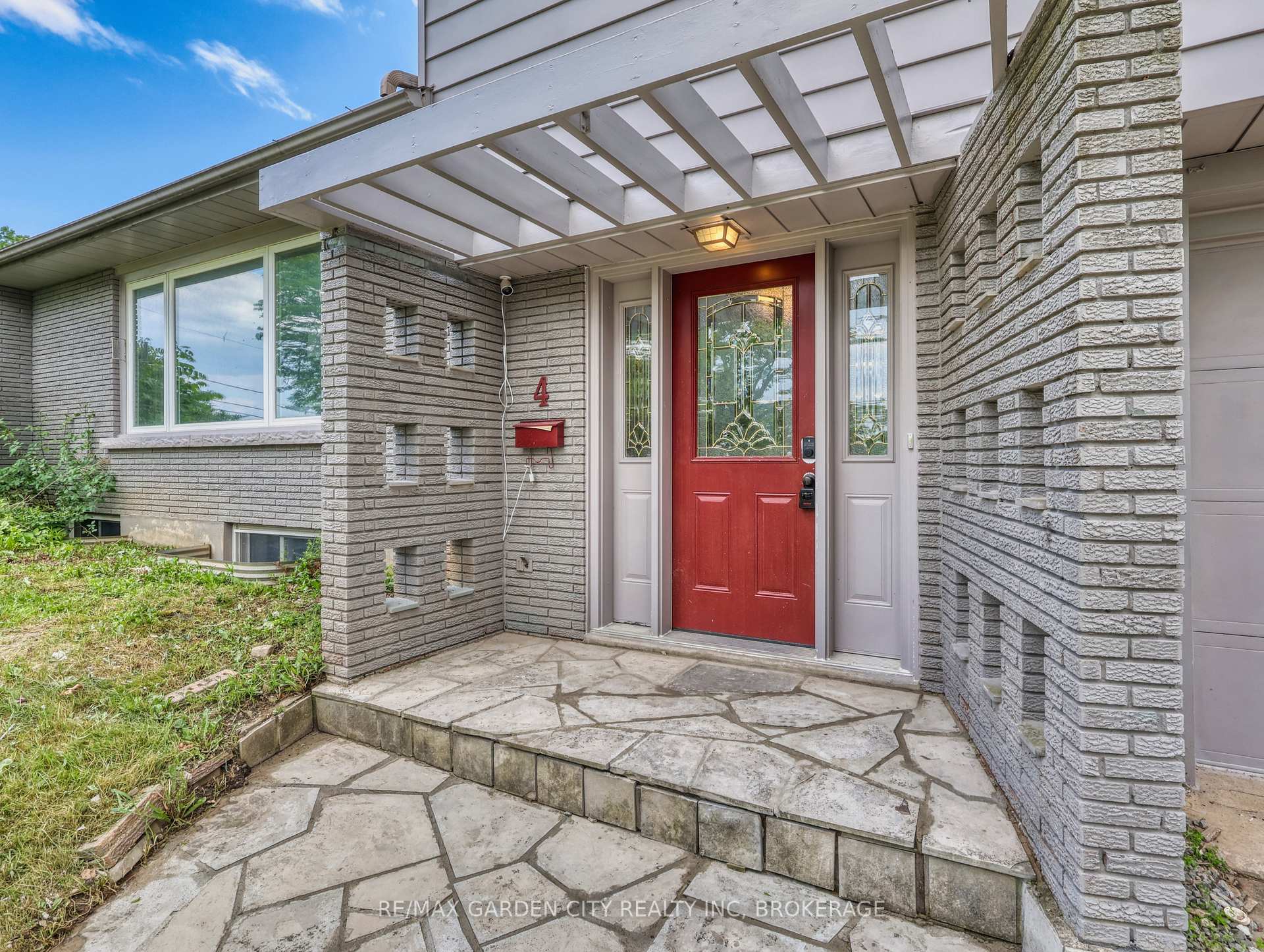 Photo 5 of 4 Rockdale Avenue, St. Catharines, Burleigh Hill — HOMEH