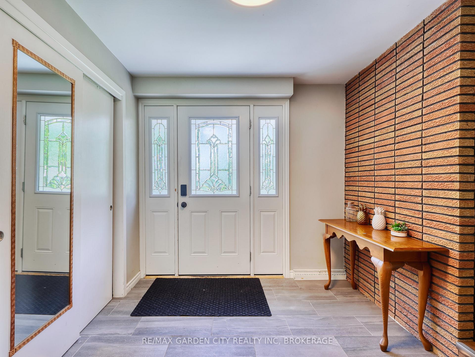 Photo 6 of 4 Rockdale Avenue, St. Catharines, Burleigh Hill — HOMEH