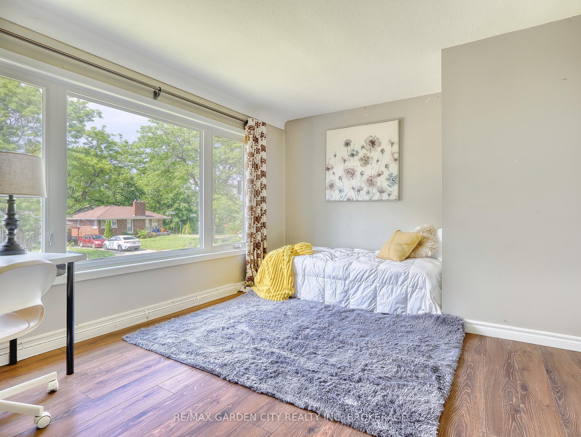 Photo 8 of 4 Rockdale Avenue, St. Catharines, Burleigh Hill — HOMEH