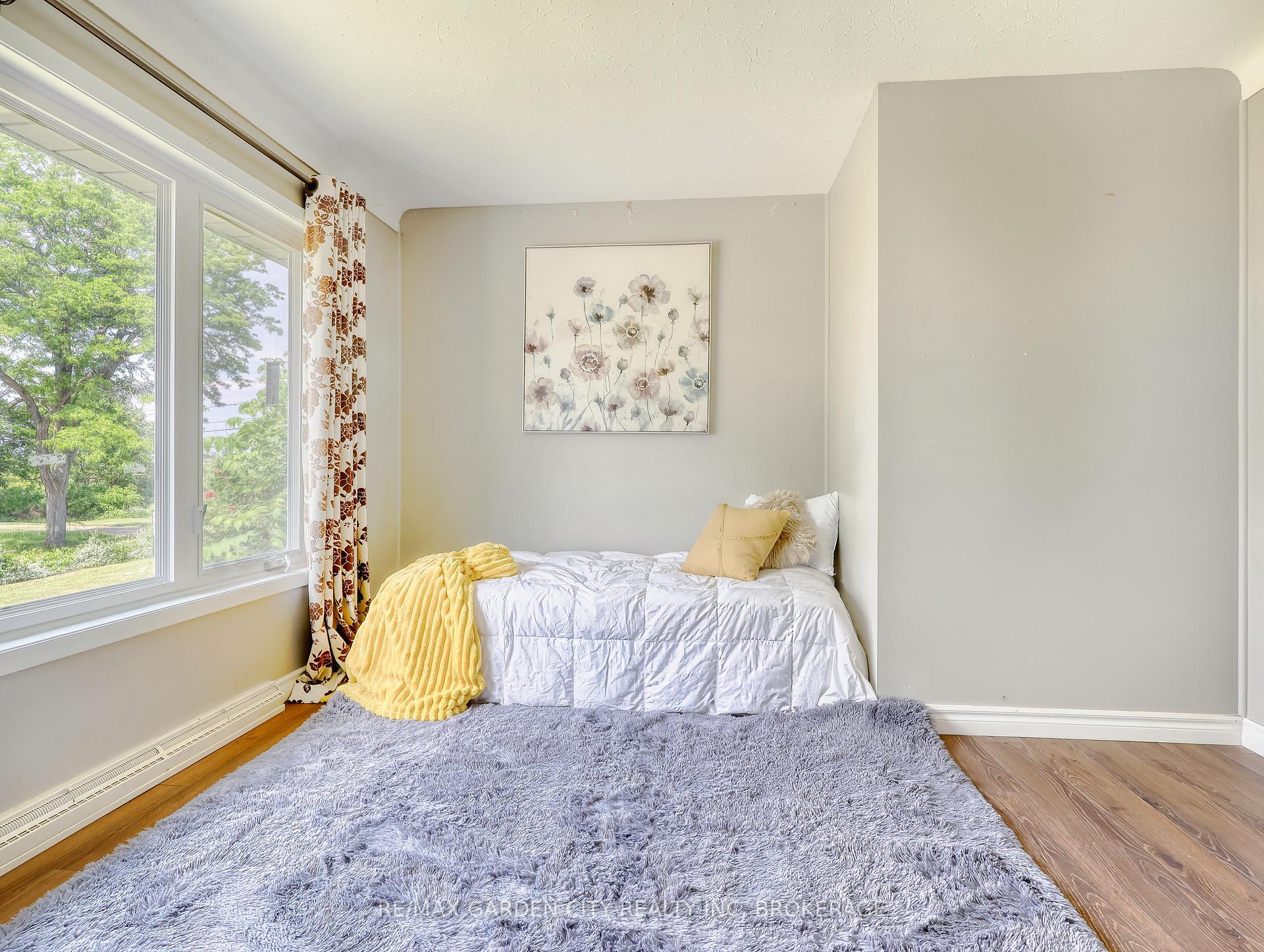 Photo 9 of 4 Rockdale Avenue, St. Catharines, Burleigh Hill — HOMEH