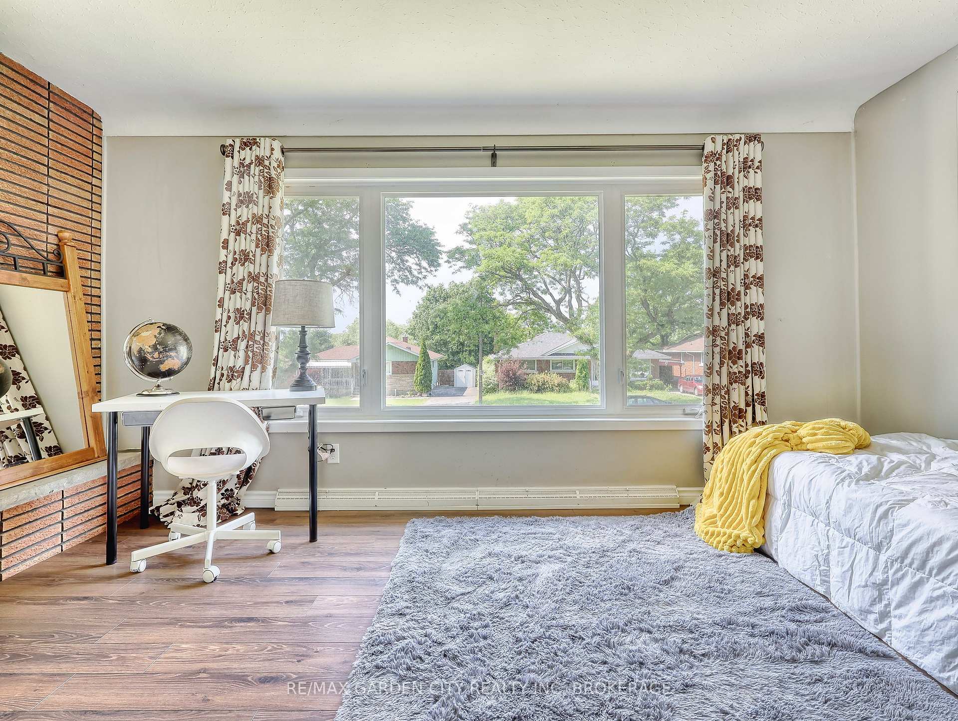 Photo 10 of 4 Rockdale Avenue, St. Catharines, Burleigh Hill — HOMEH