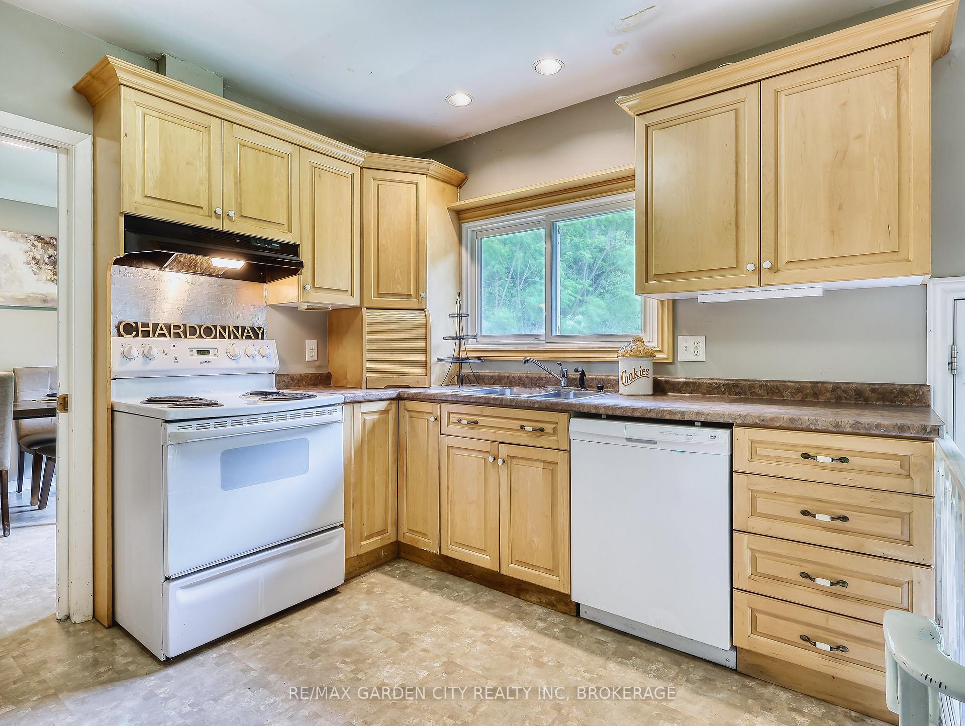 Photo 15 of 4 Rockdale Avenue, St. Catharines, Burleigh Hill — HOMEH