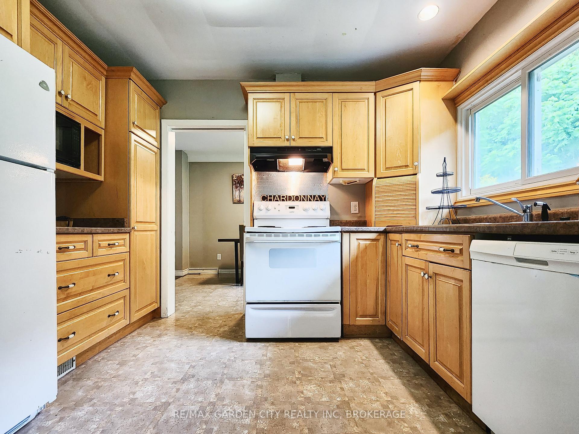 Photo 16 of 4 Rockdale Avenue, St. Catharines, Burleigh Hill — HOMEH