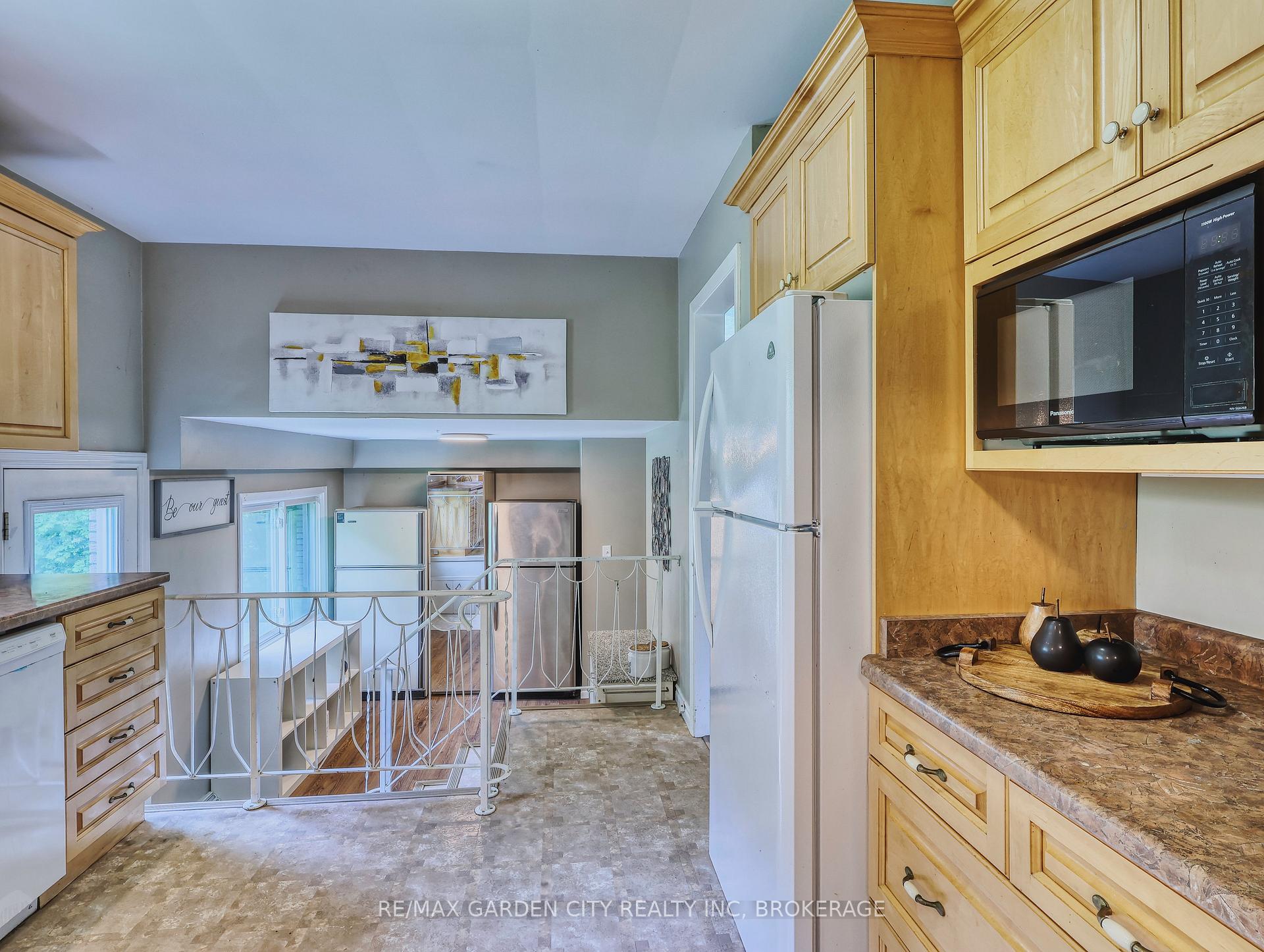 Photo 17 of 4 Rockdale Avenue, St. Catharines, Burleigh Hill — HOMEH