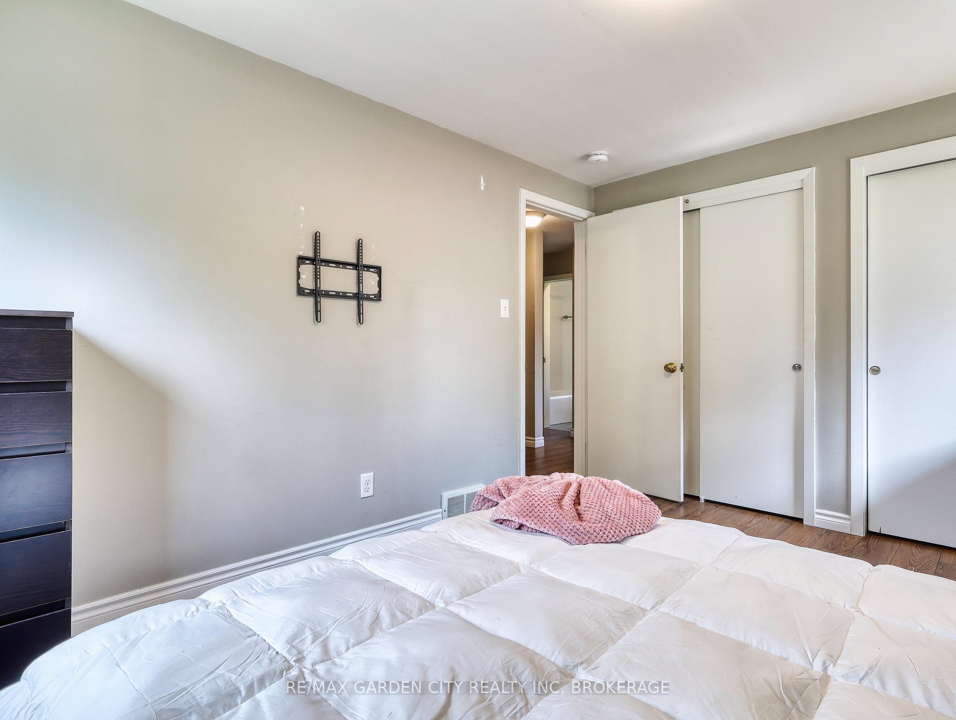 Photo 32 of 4 Rockdale Avenue, St. Catharines, Burleigh Hill — HOMEH