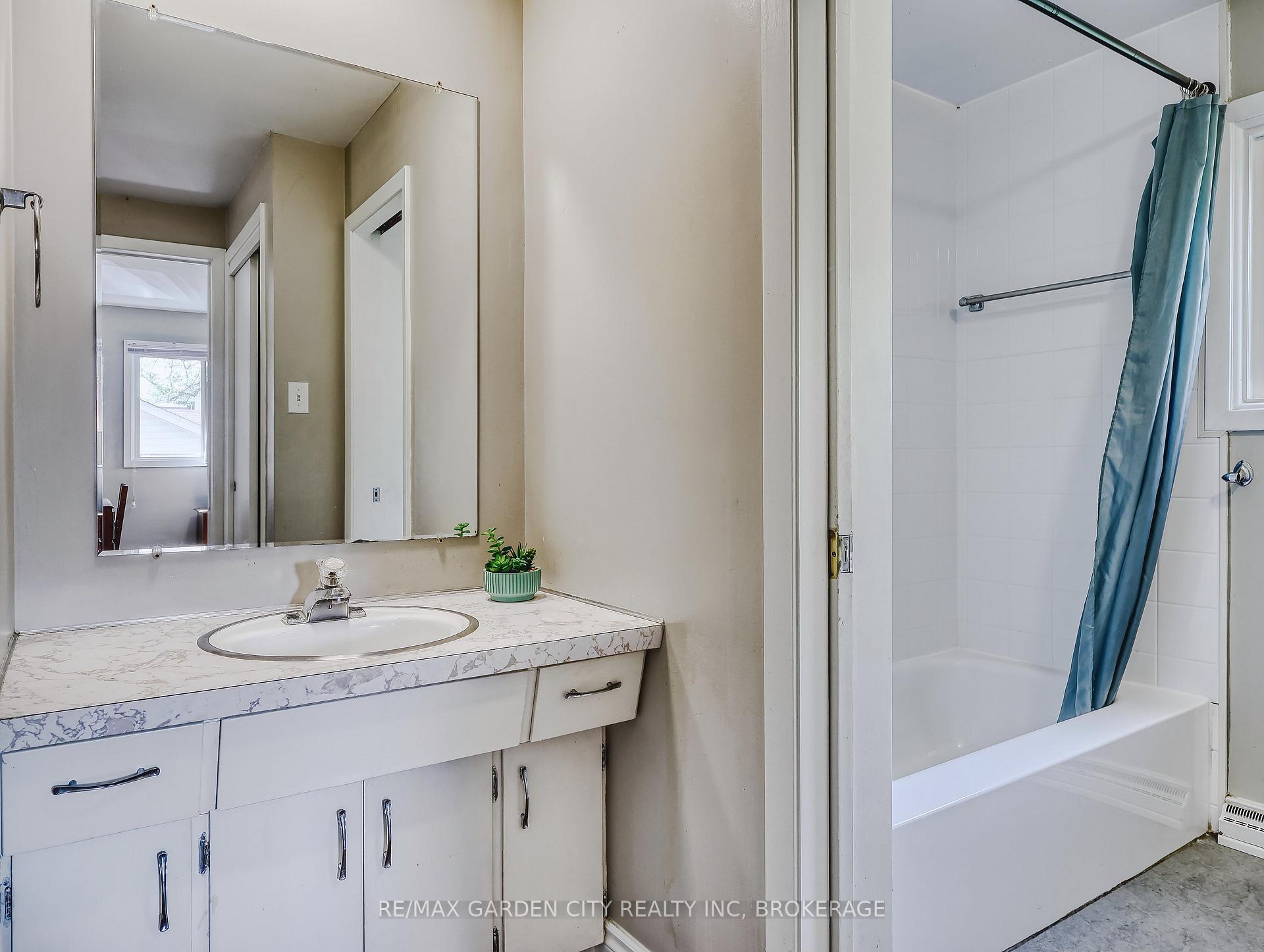 Photo 35 of 4 Rockdale Avenue, St. Catharines, Burleigh Hill — HOMEH