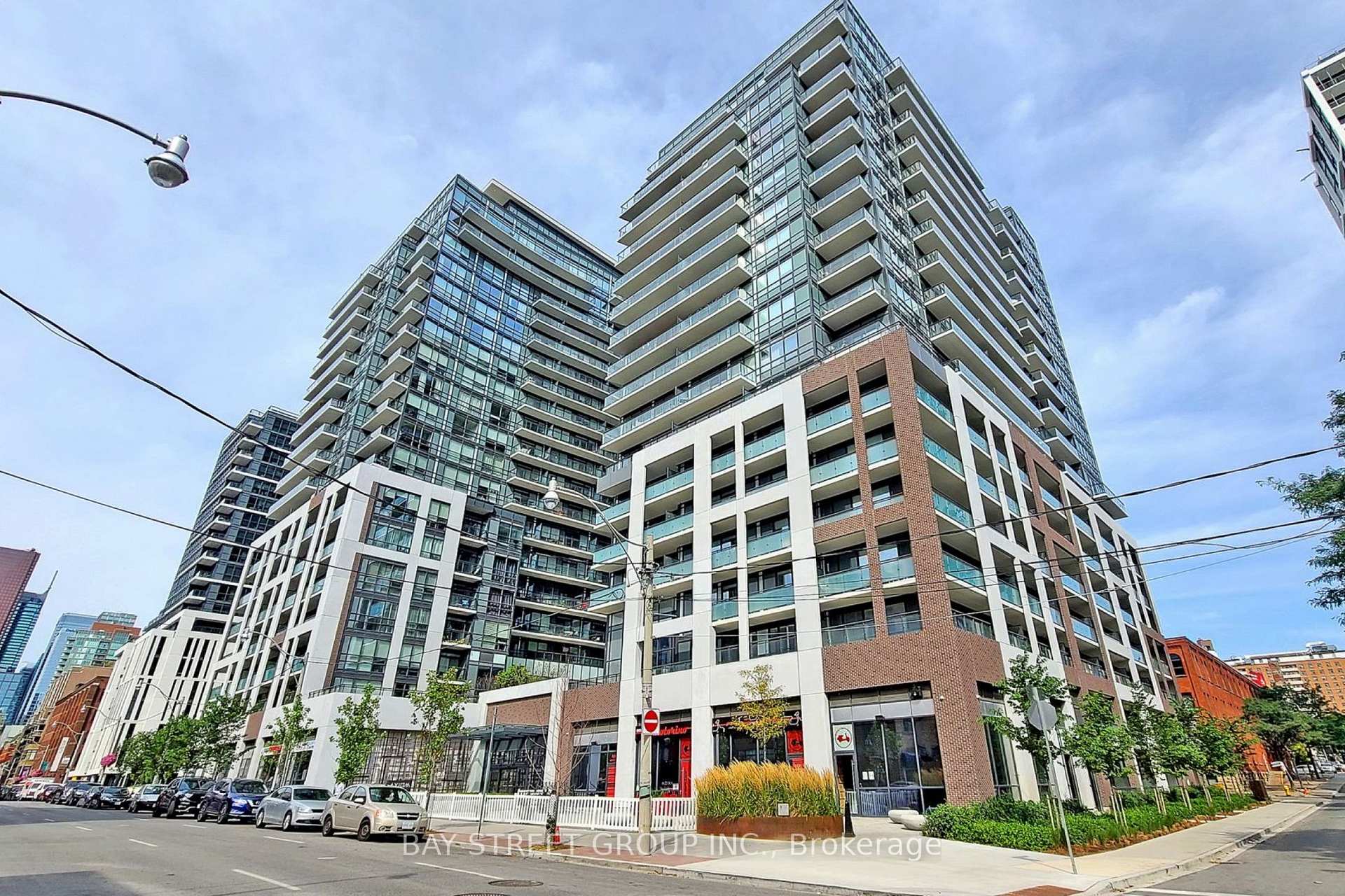 Front of Unit 521, 460 Adelaide Street E