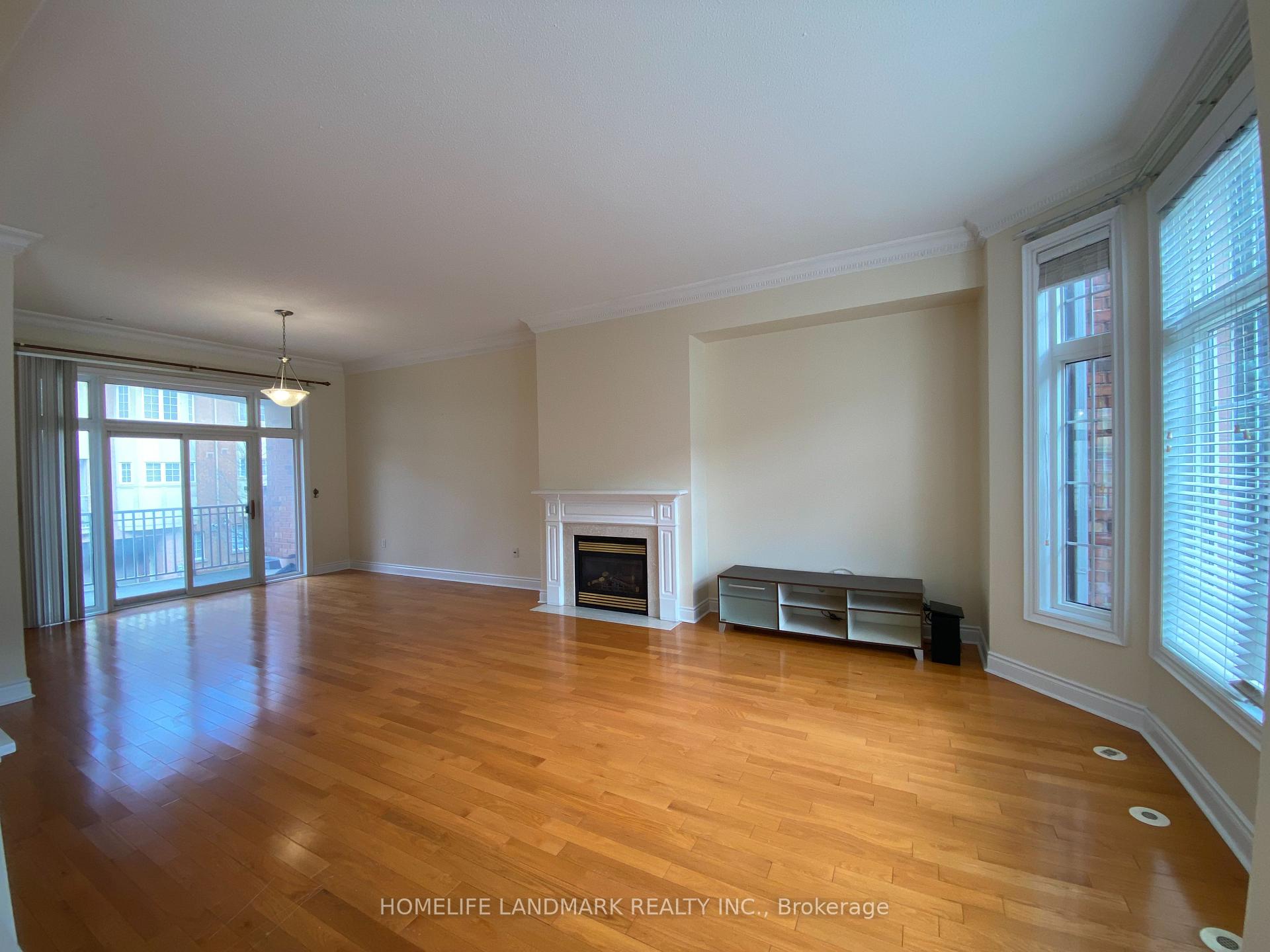 Photo 3 of 157 Legends Way, Markham, Unionville — HOMEH