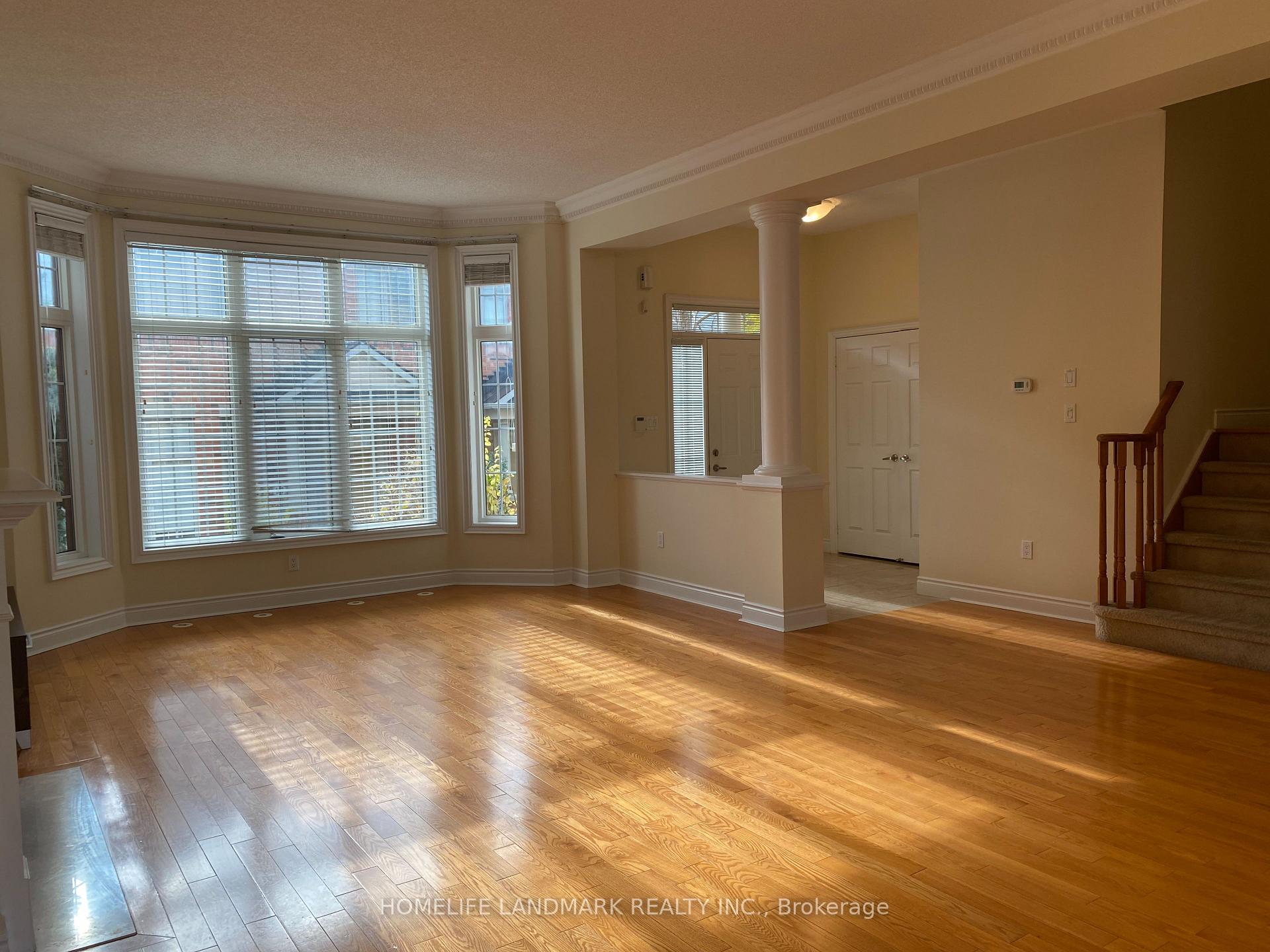 Photo 7 of 157 Legends Way, Markham, Unionville — HOMEH