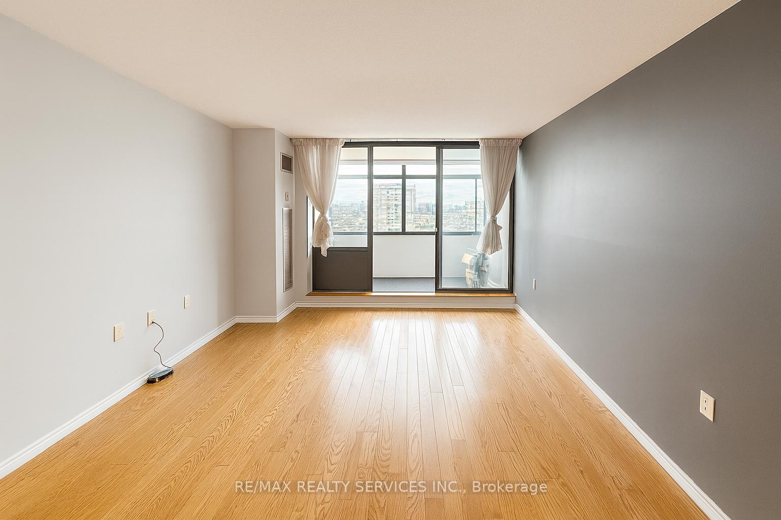 Photo 6 of Unit 1104, 18 Knightsbridge Road, Brampton, Queen Street Corridor — HOMEH