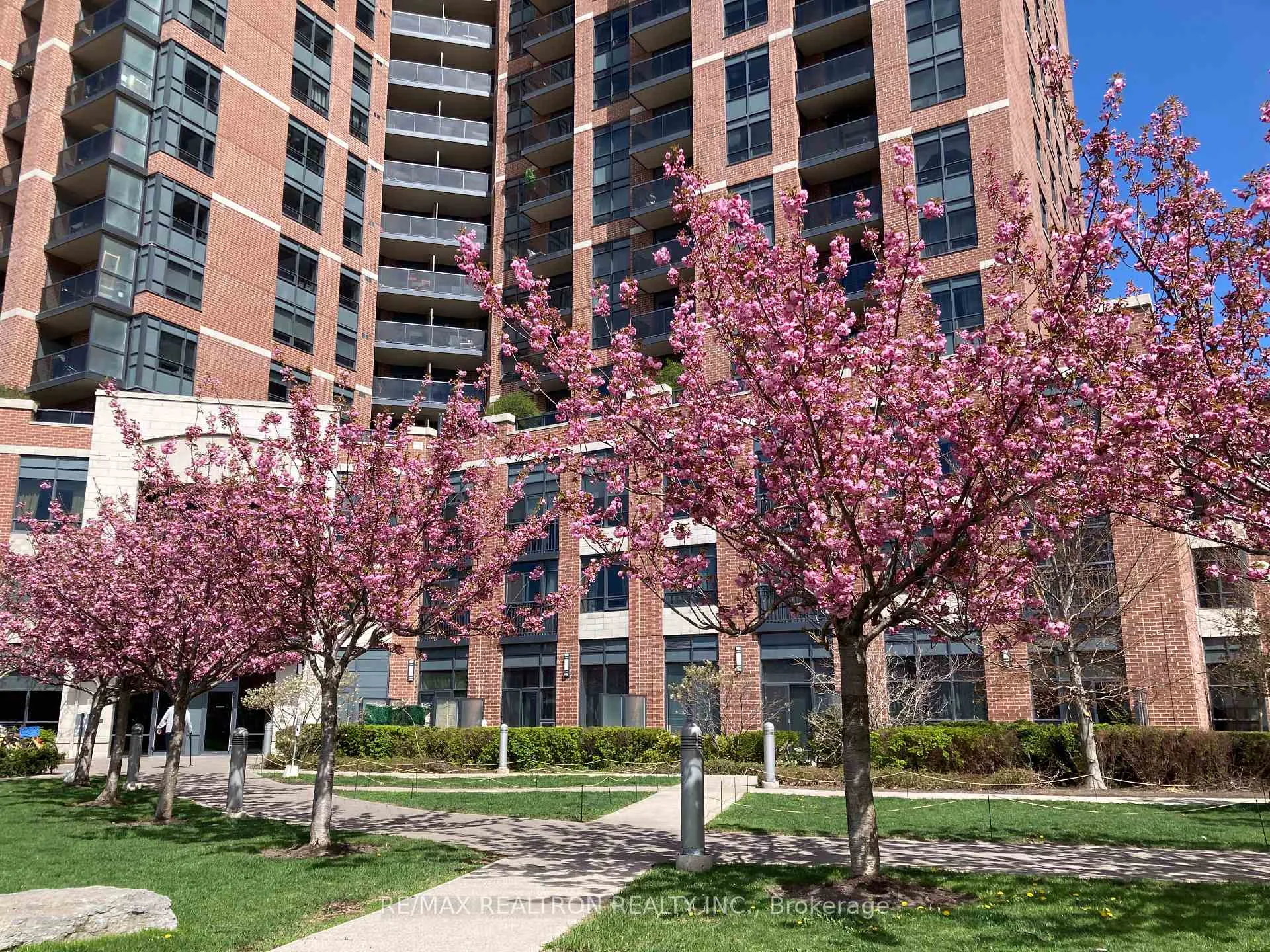 Photo 3 of Unit 535, 60 Heintzman Street, Toronto, Junction Area — HOMEH