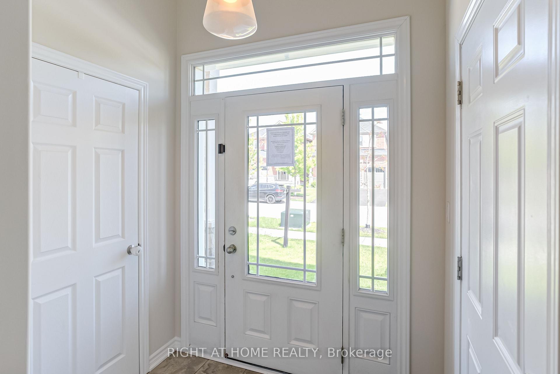 Photo 3 of 70 Moses Crescent, Clarington, Bowmanville — HOMEH