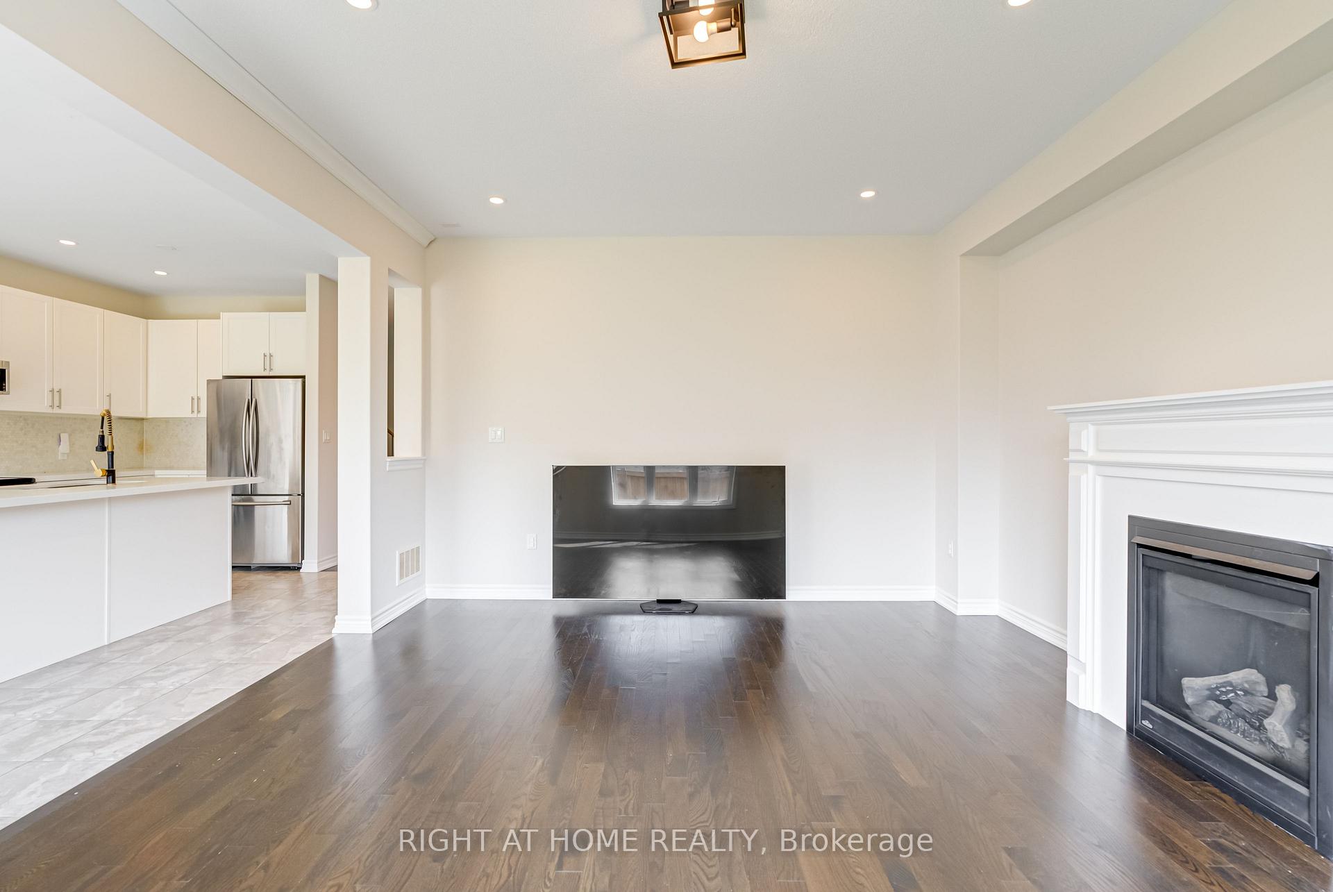Photo 5 of 70 Moses Crescent, Clarington, Bowmanville — HOMEH