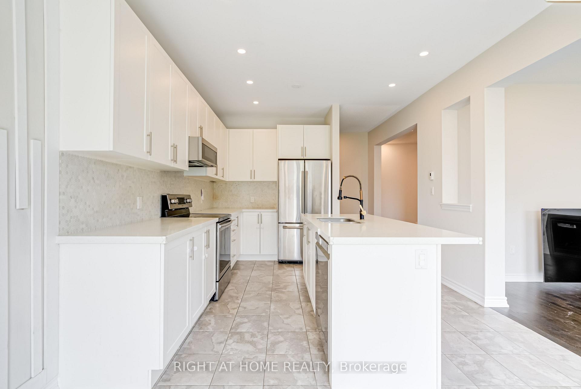 Photo 7 of 70 Moses Crescent, Clarington, Bowmanville — HOMEH