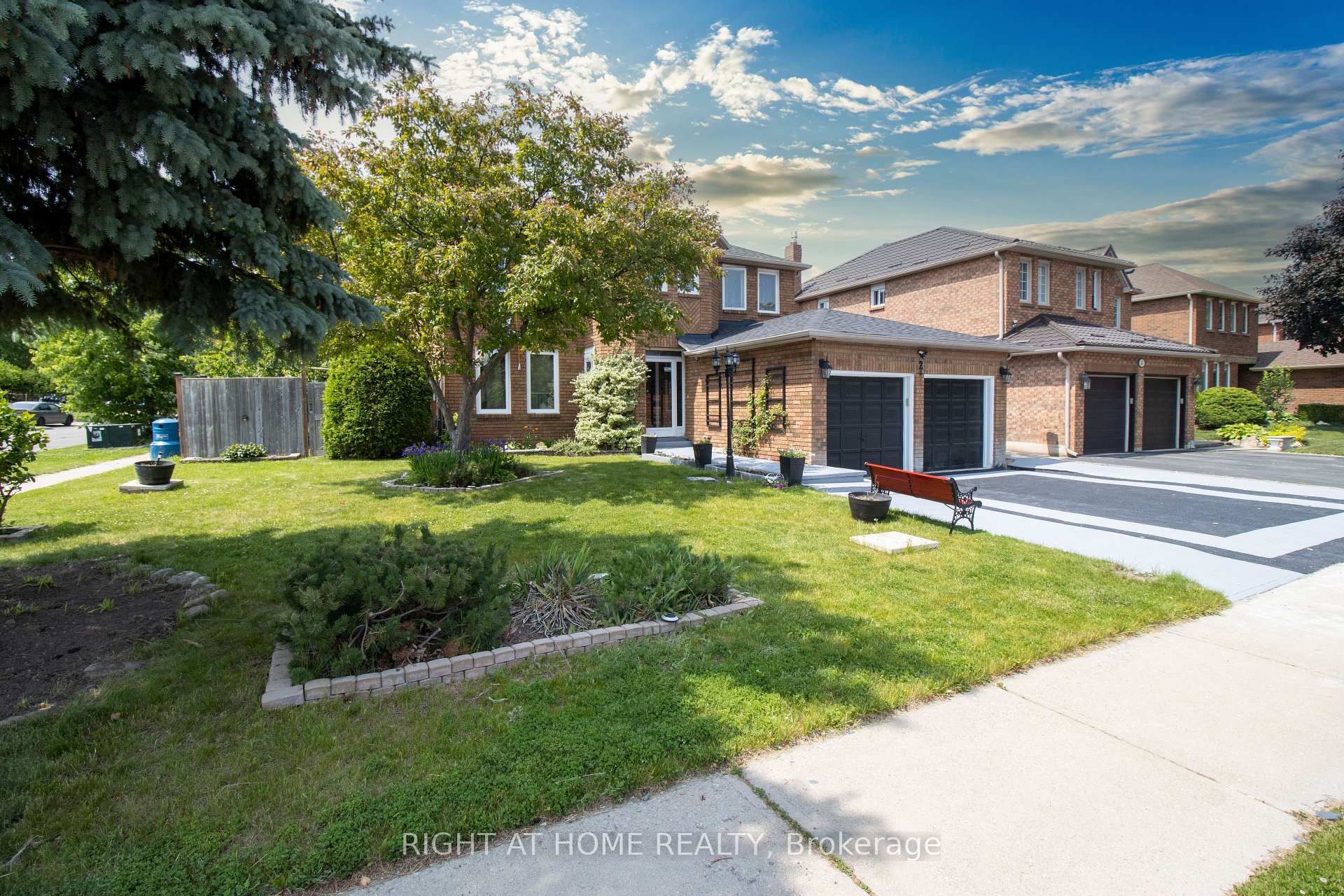 Photo 7 of 2 Brydon Crescent, Brampton, Northwood Park — HOMEH