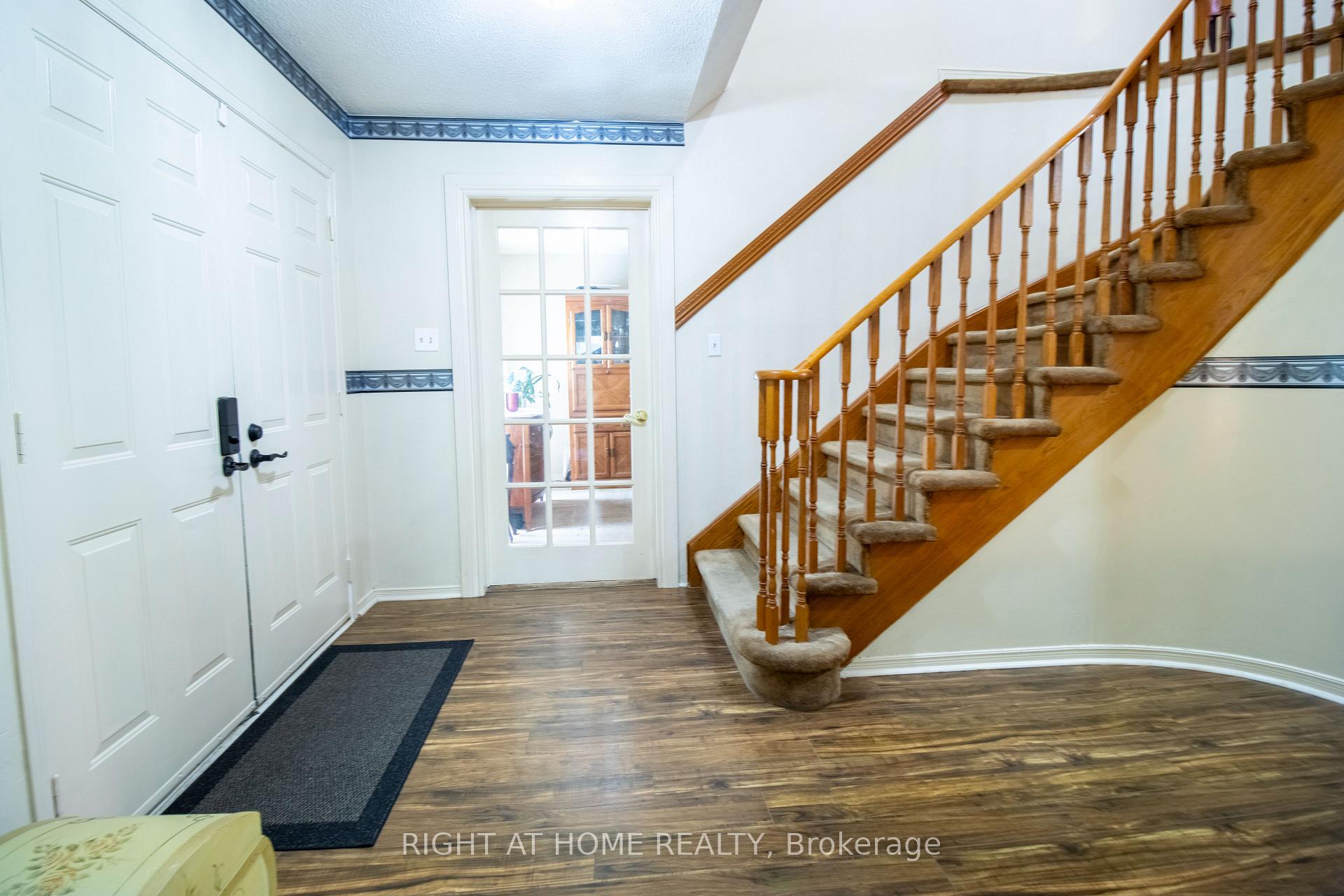 Photo 3 of 2 Brydon Crescent, Brampton, Northwood Park — HOMEH