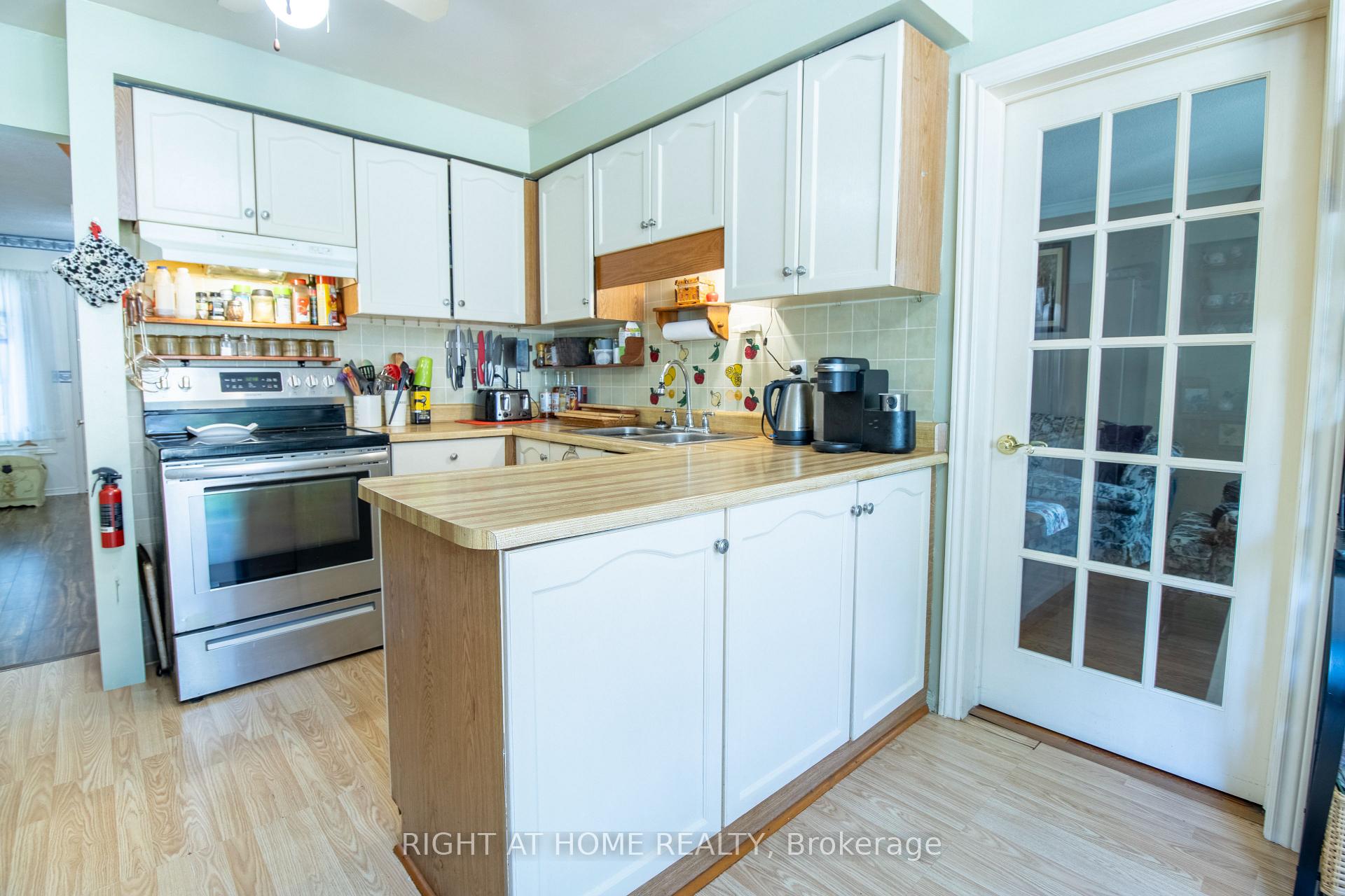 Photo 13 of 2 Brydon Crescent, Brampton, Northwood Park — HOMEH