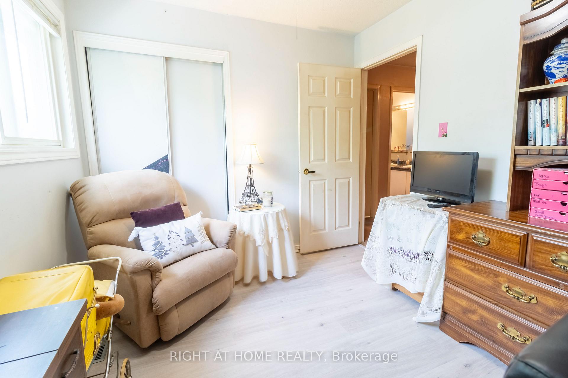 Photo 14 of 2 Brydon Crescent, Brampton, Northwood Park — HOMEH