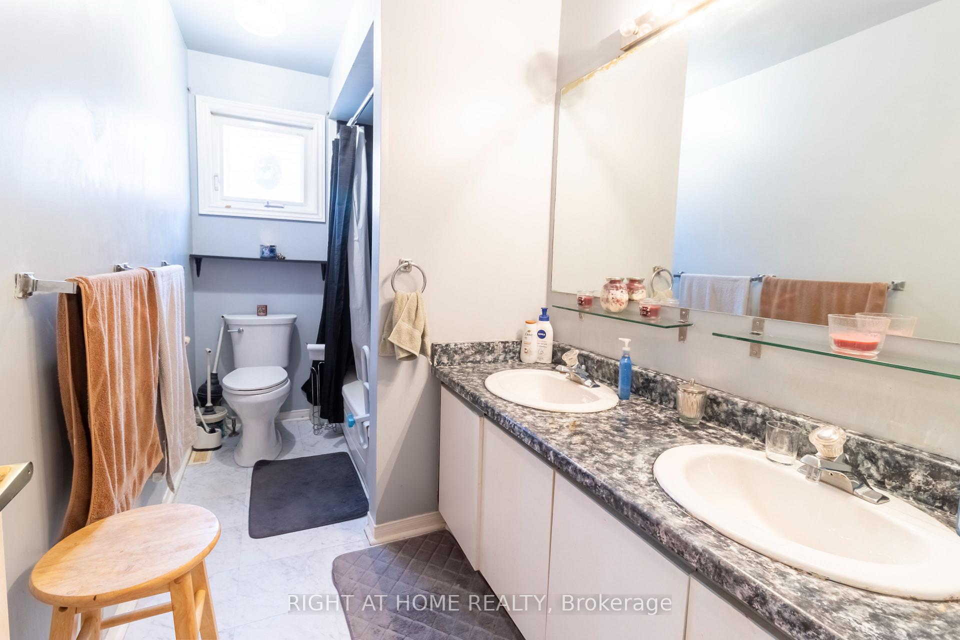 Photo 9 of 2 Brydon Crescent, Brampton, Northwood Park — HOMEH