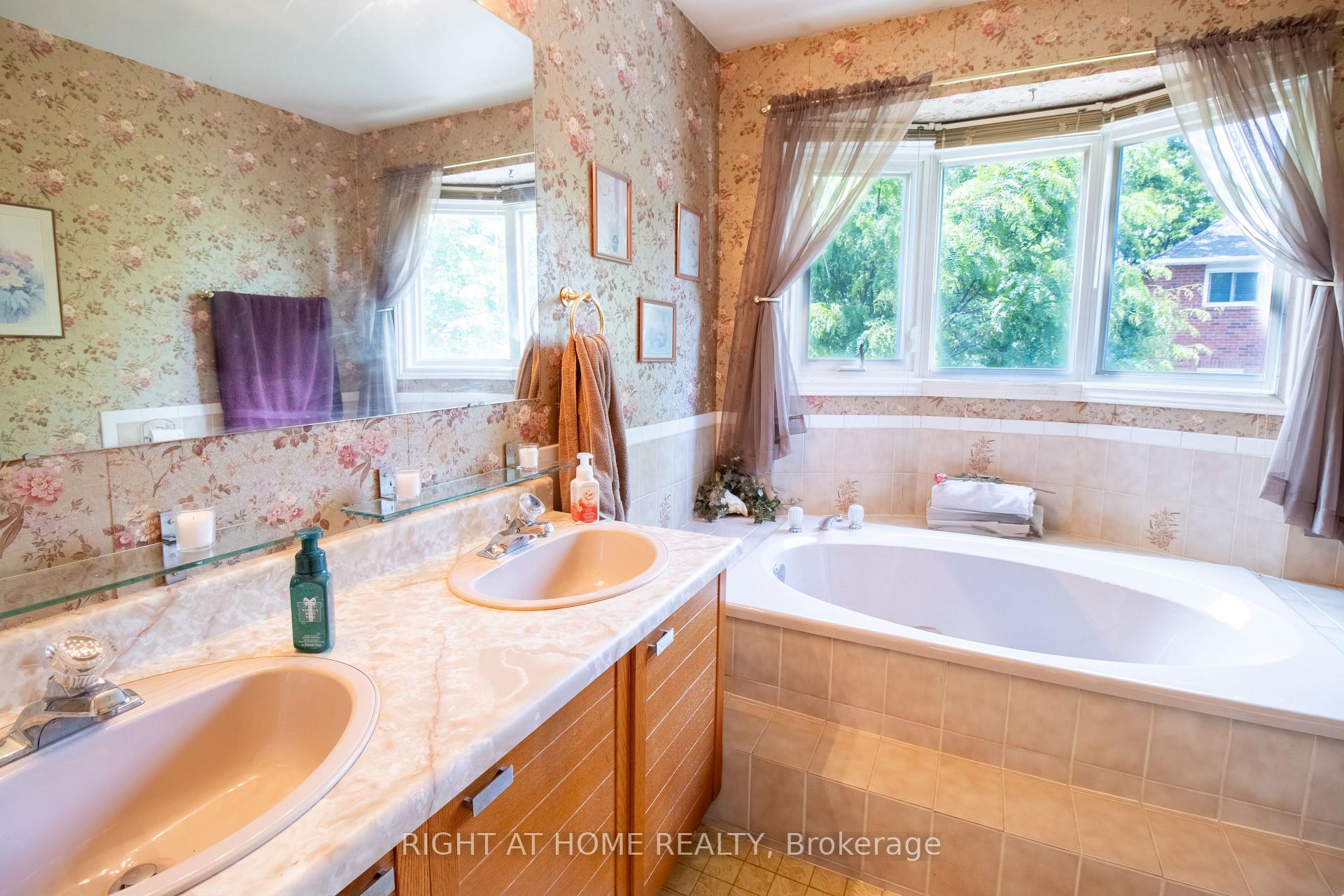 Photo 30 of 2 Brydon Crescent, Brampton, Northwood Park — HOMEH