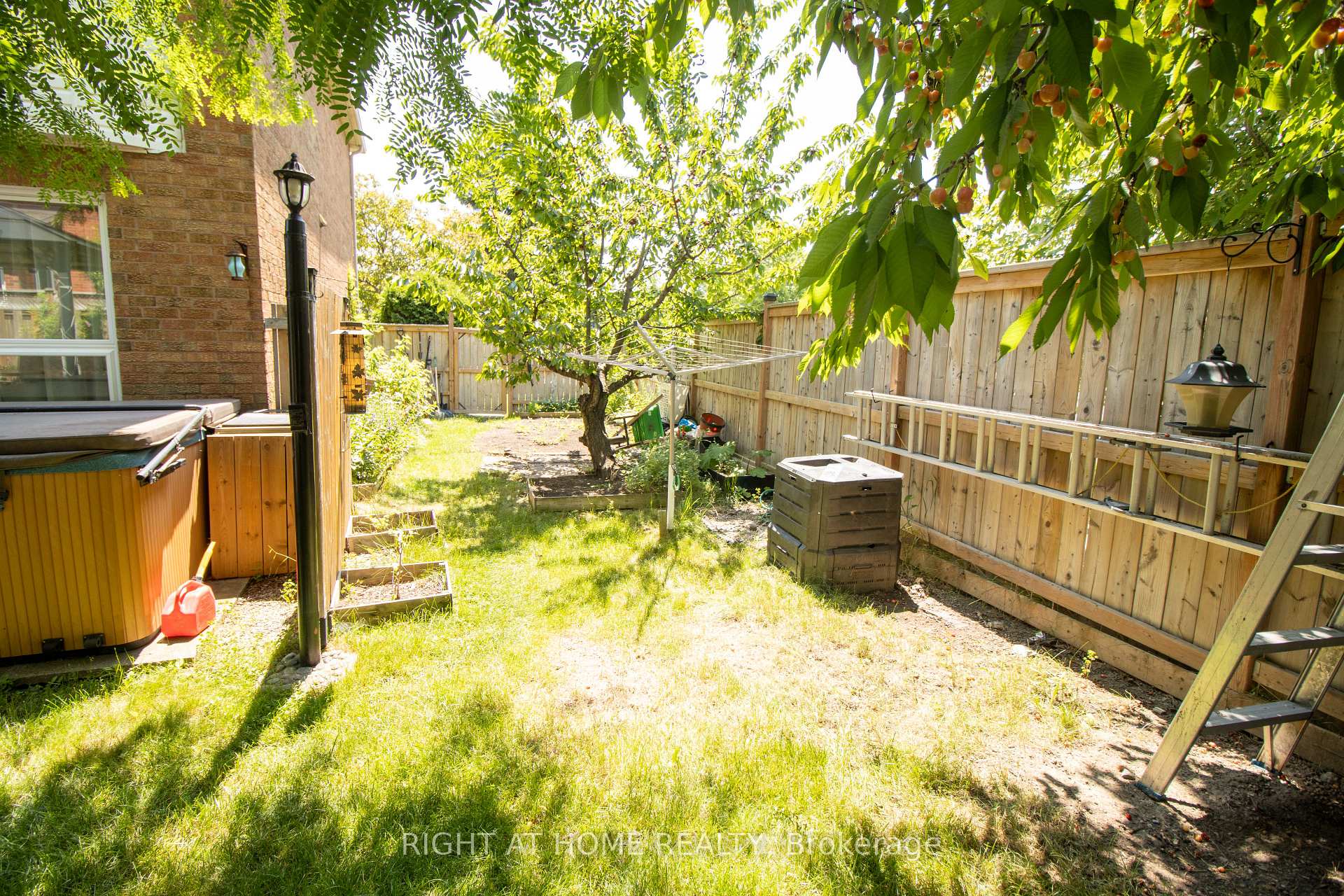 Photo 33 of 2 Brydon Crescent, Brampton, Northwood Park — HOMEH
