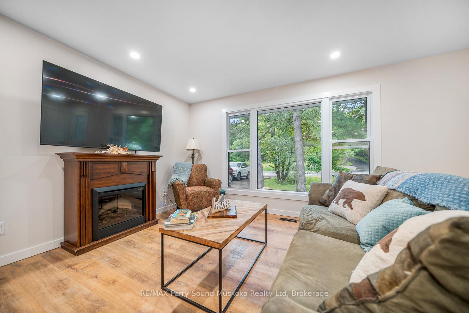 Photo 13 of 104 Parry Sound Drive, McDougall — HOMEH