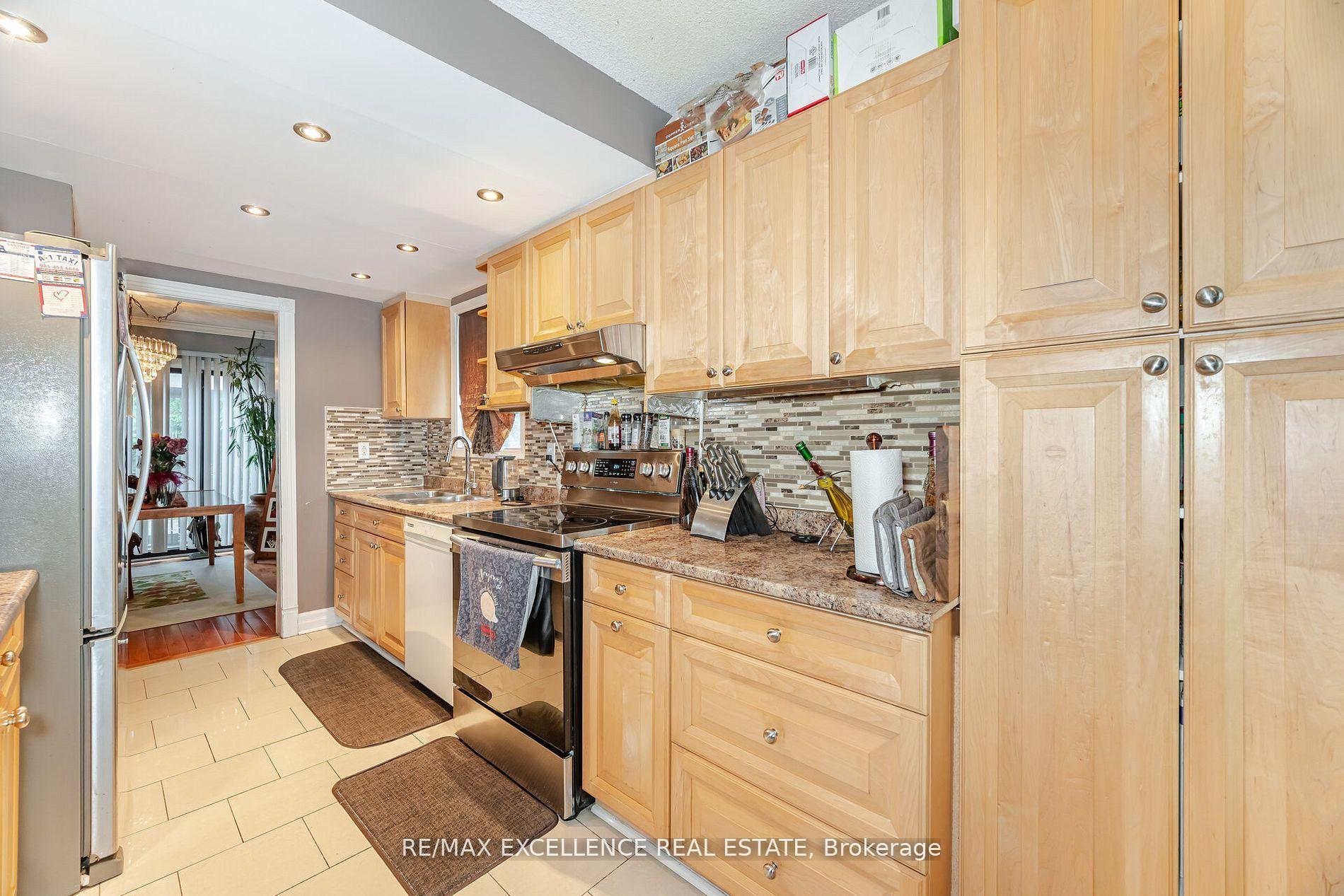 Photo 2 of 112 Elderwood Place, Brampton, Brampton North — HOMEH