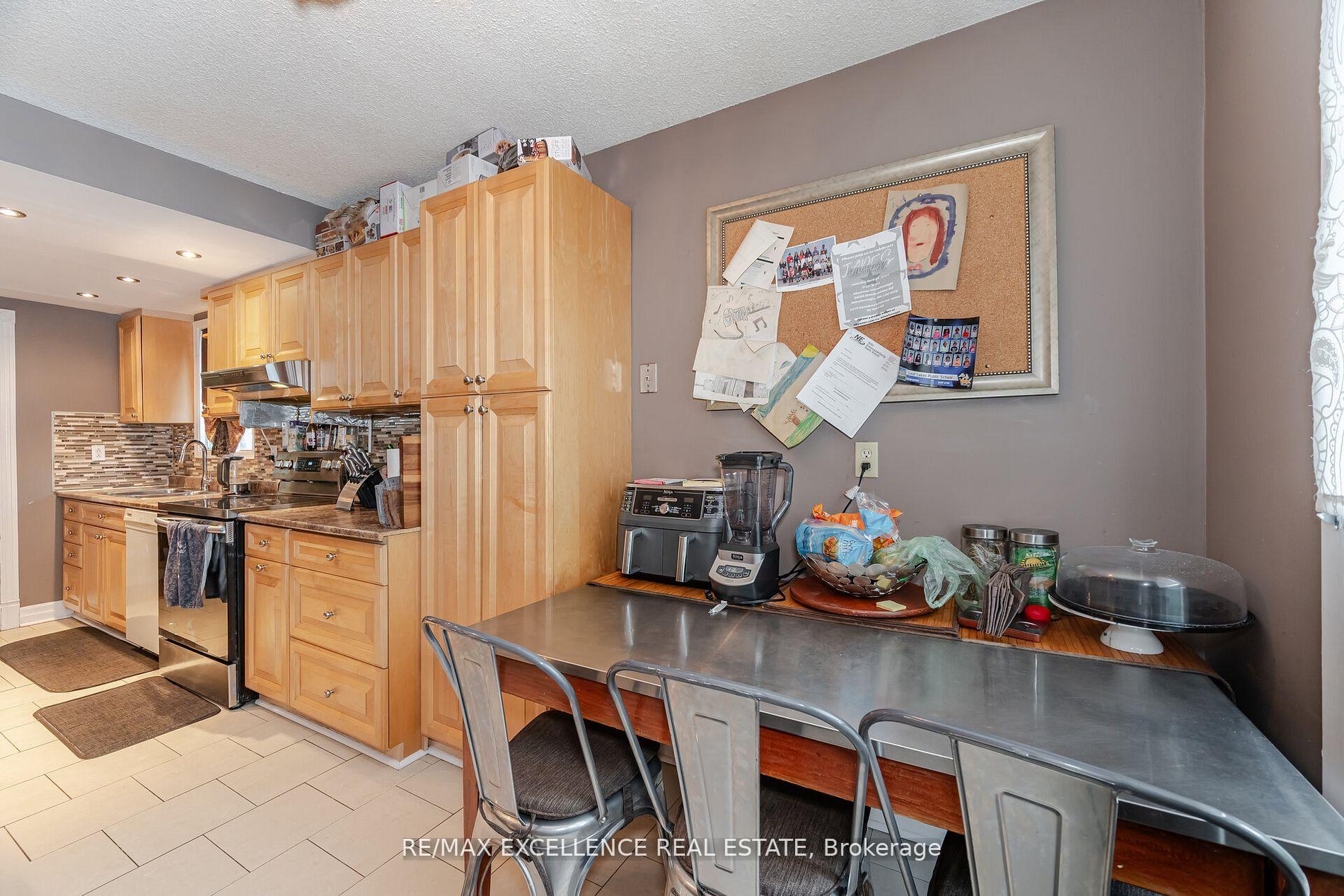 Photo 6 of 112 Elderwood Place, Brampton, Brampton North — HOMEH