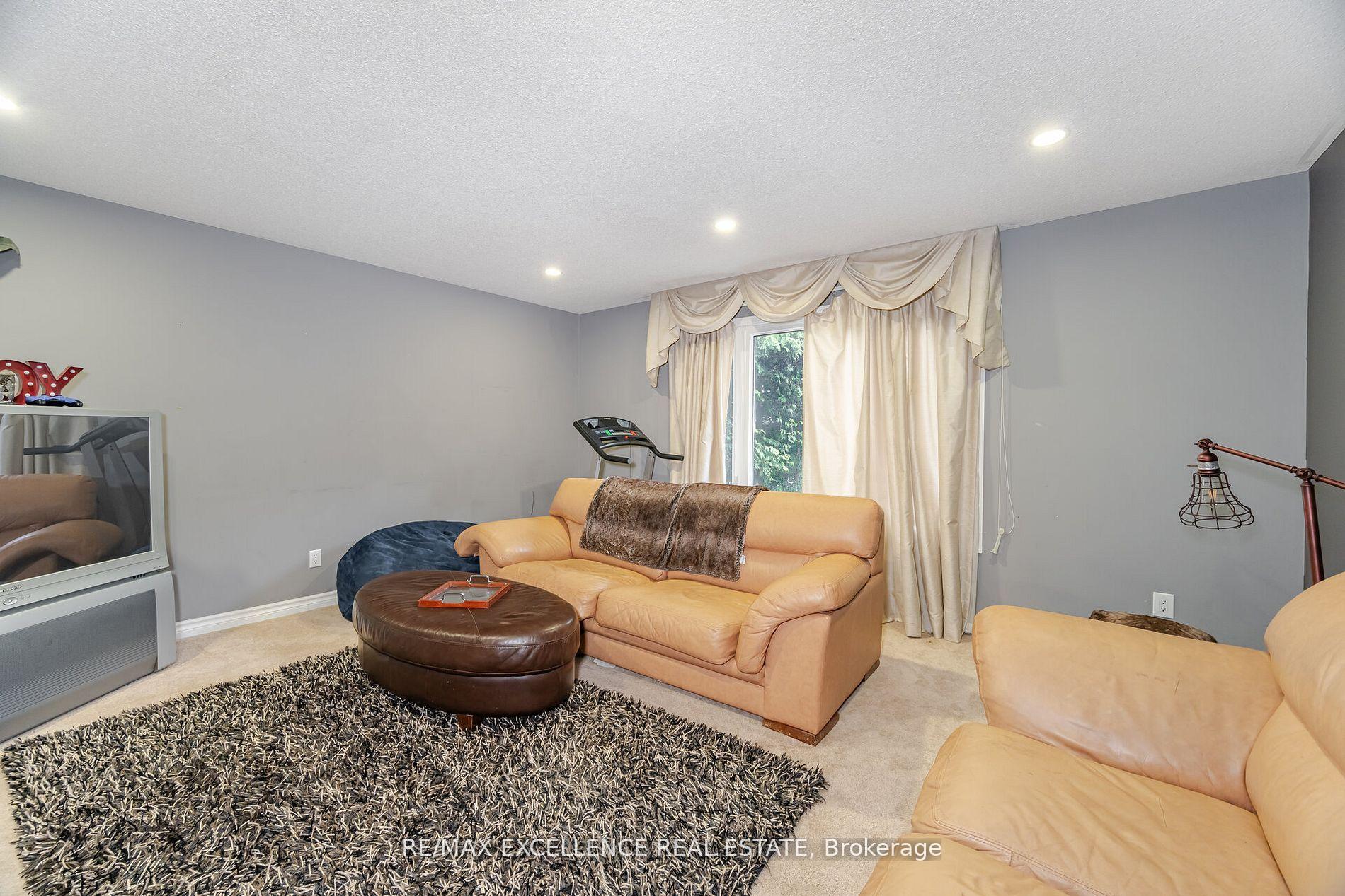 Photo 4 of 112 Elderwood Place, Brampton, Brampton North — HOMEH