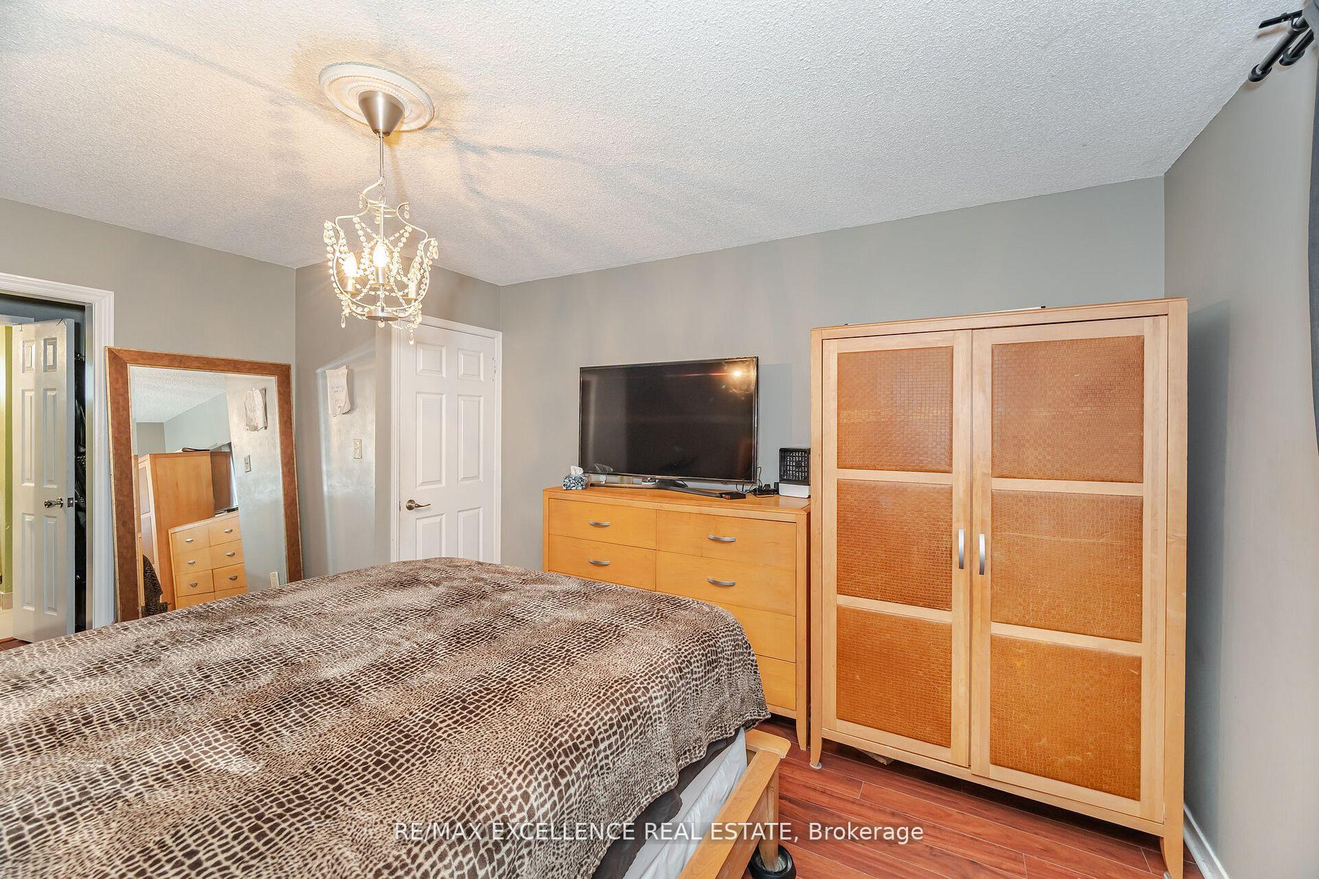 Photo 9 of 112 Elderwood Place, Brampton, Brampton North — HOMEH
