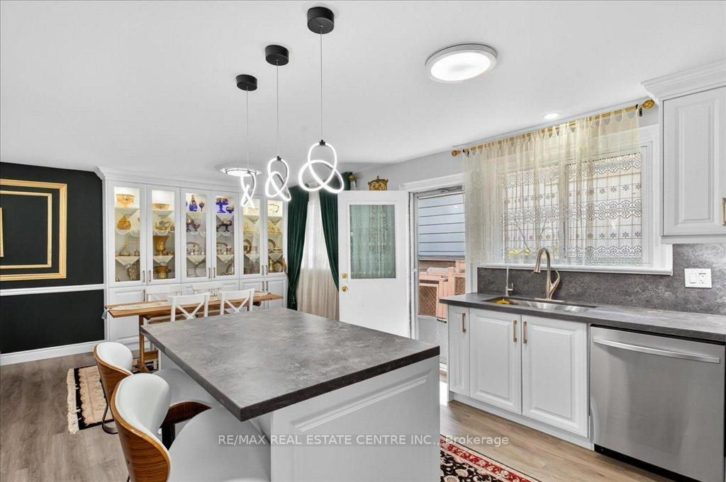 Photo 9 of 353 Grand Ridge Drive, Cambridge — HOMEH