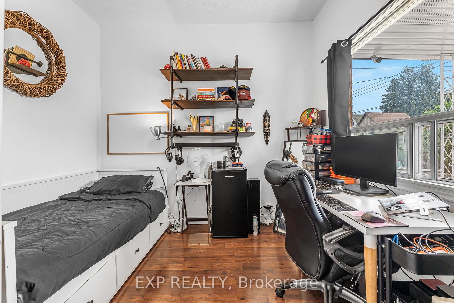 Photo 5 of 139 Wood Street E, Hamilton, North End — HOMEH