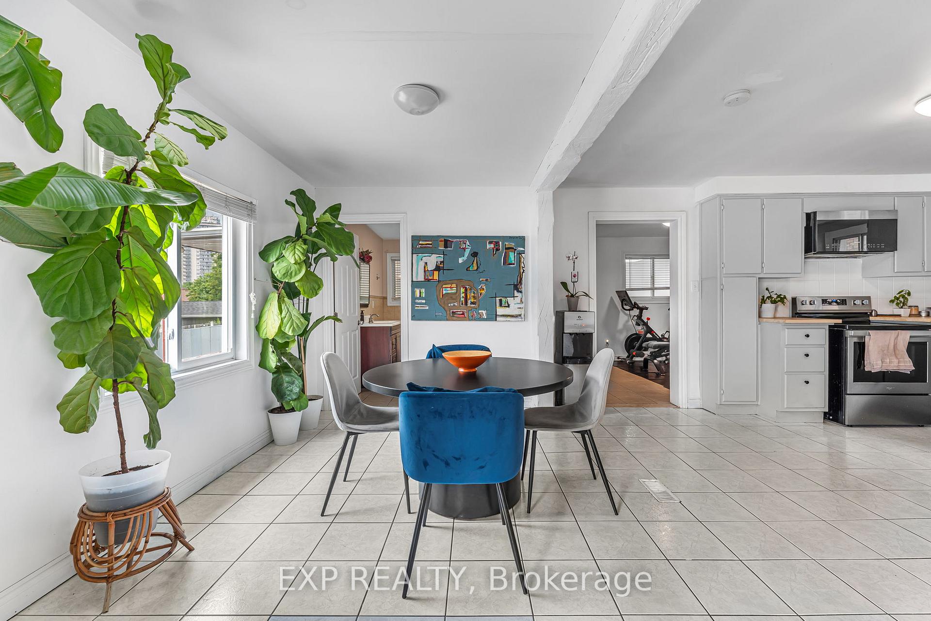 Photo 8 of 139 Wood Street E, Hamilton, North End — HOMEH