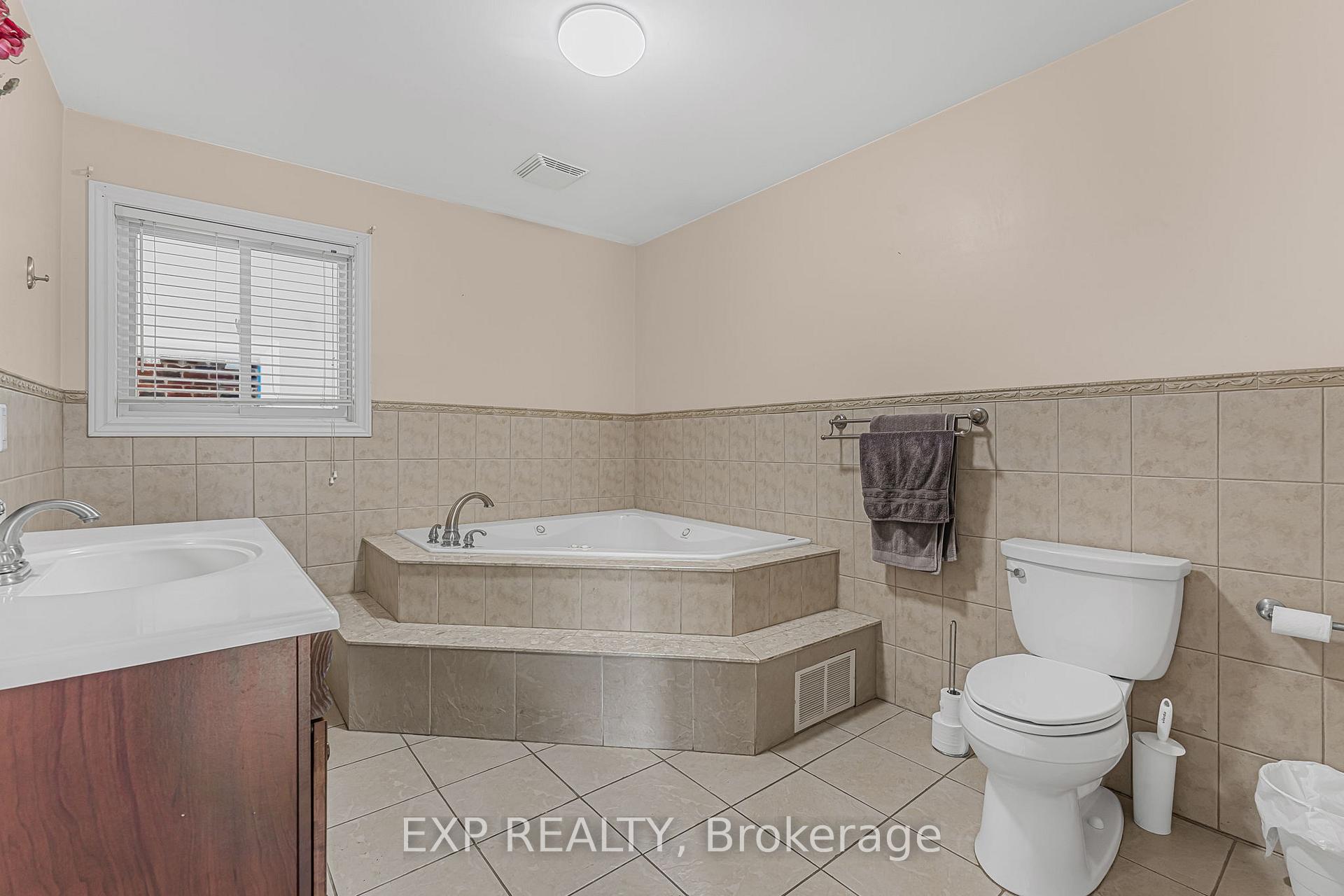 Photo 9 of 139 Wood Street E, Hamilton, North End — HOMEH