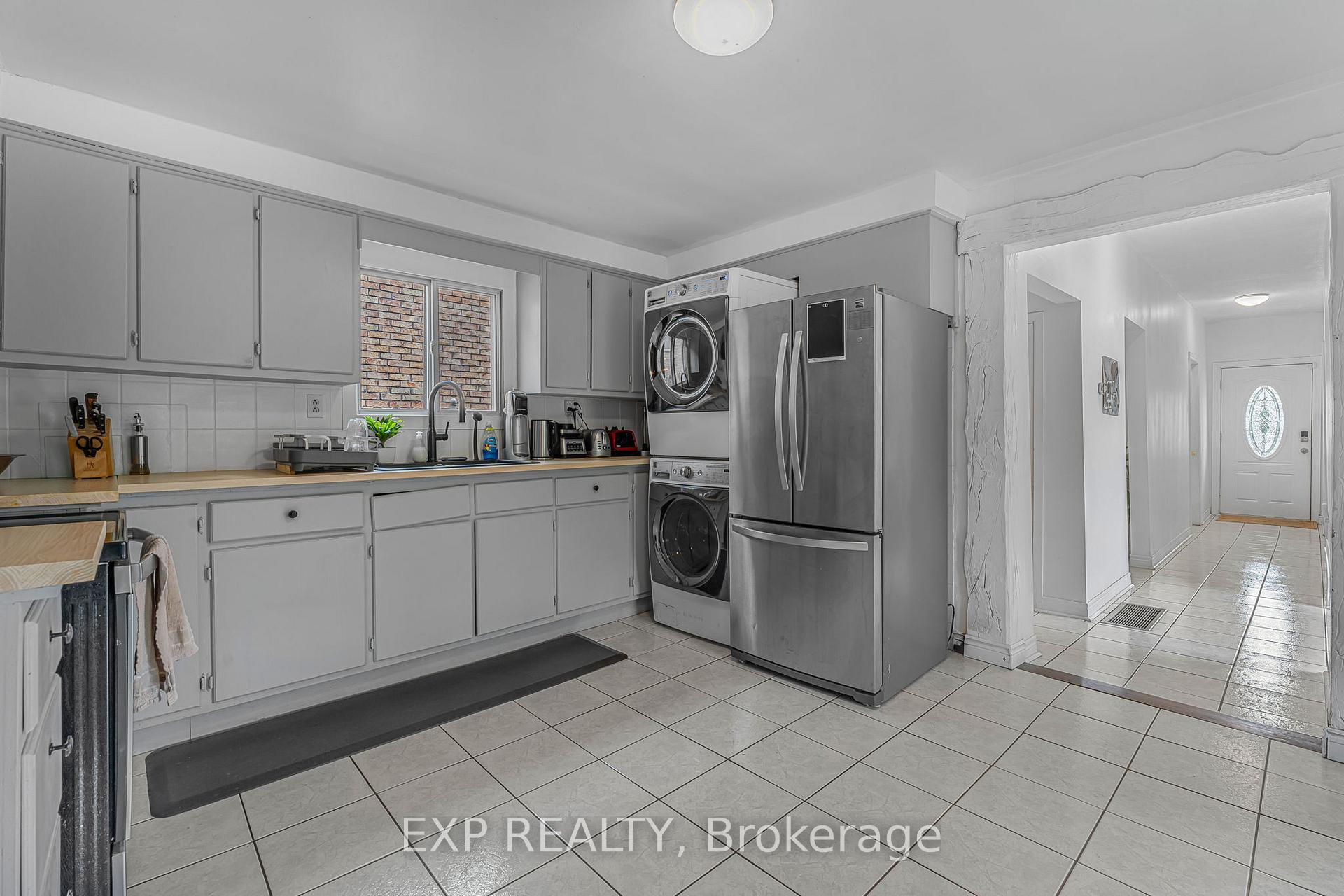 Photo 10 of 139 Wood Street E, Hamilton, North End — HOMEH
