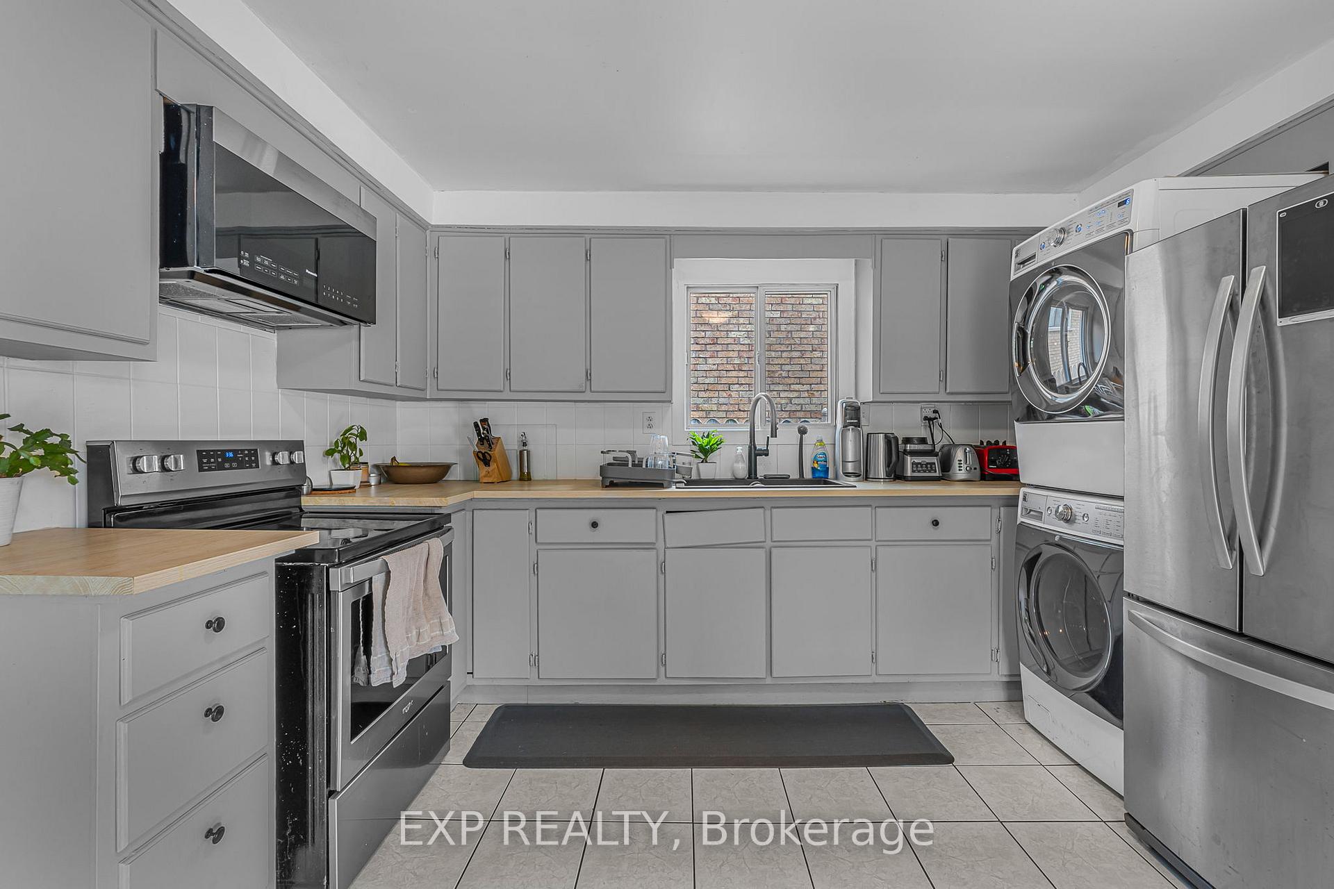 Photo 11 of 139 Wood Street E, Hamilton, North End — HOMEH