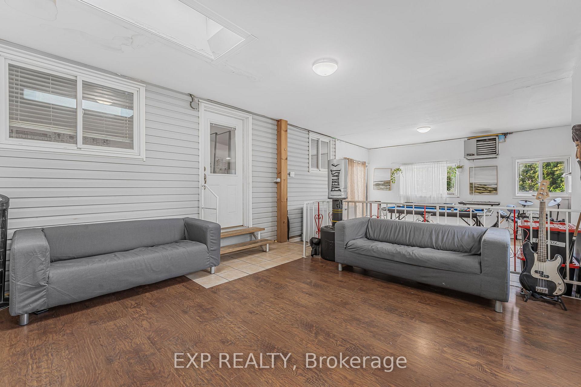 Photo 14 of 139 Wood Street E, Hamilton, North End — HOMEH