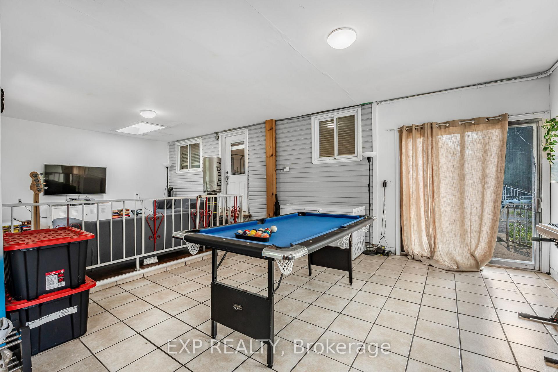 Photo 16 of 139 Wood Street E, Hamilton, North End — HOMEH